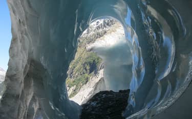 Das Innere der Eisgrotte und Besteigung des Pic Blancs