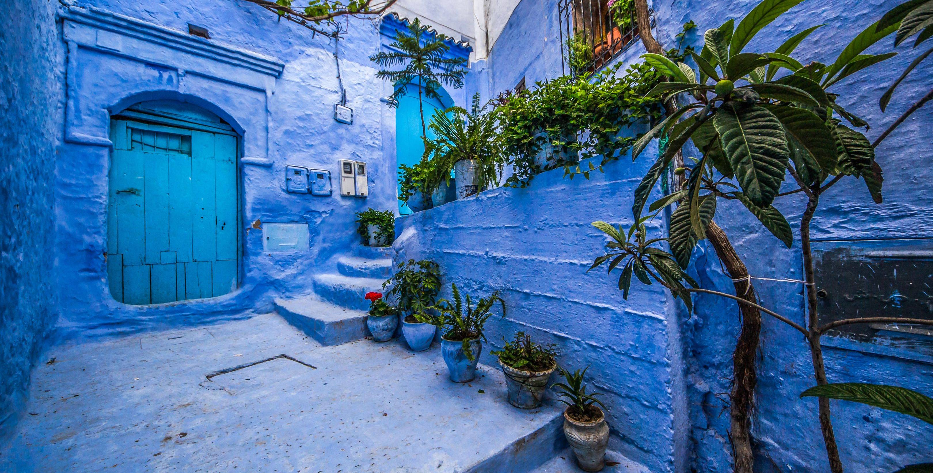 Desde la Tánger mitológica hacia la “Perla azul de Marruecos”