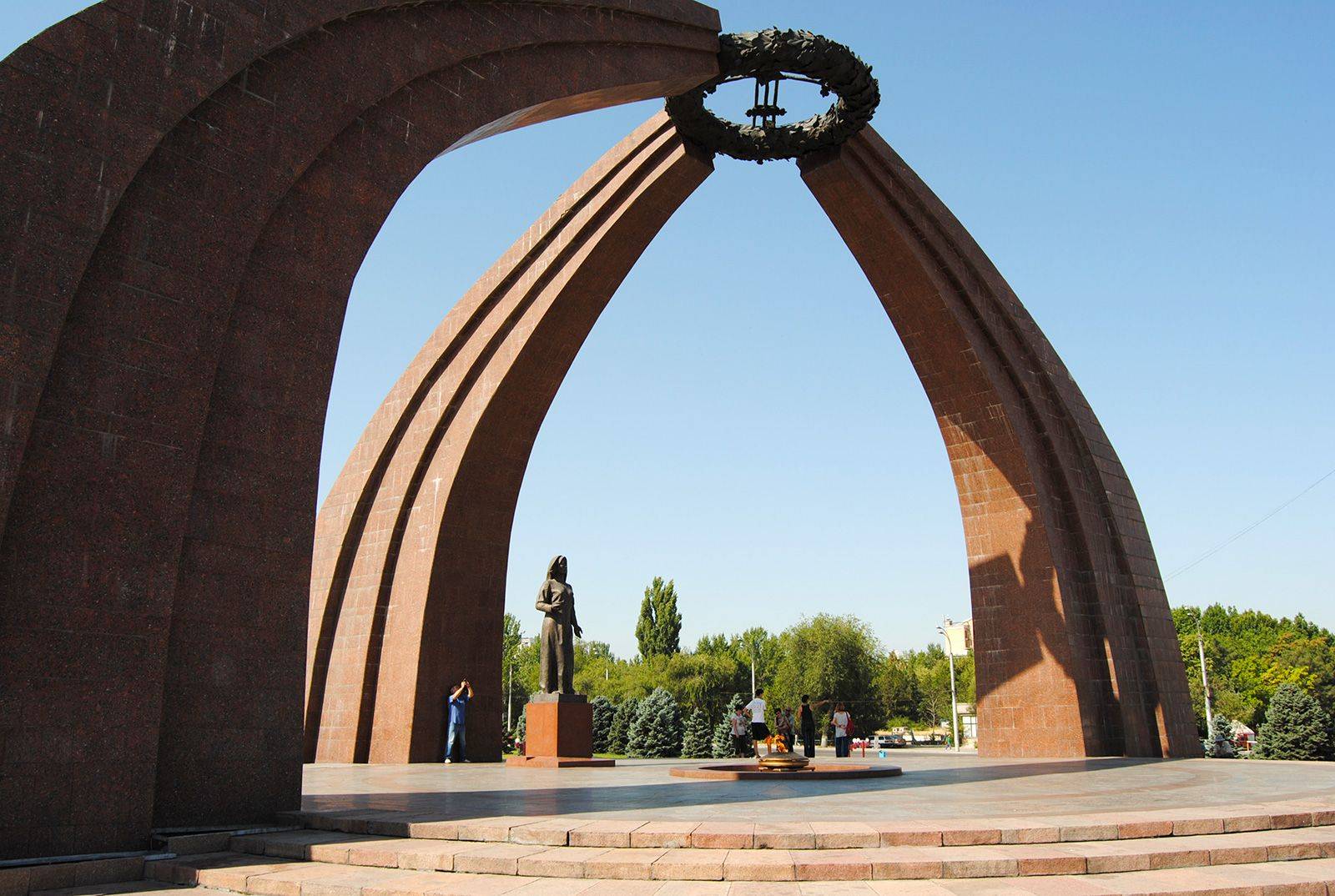 Llegada a Bishkek, la capital entre las montañas