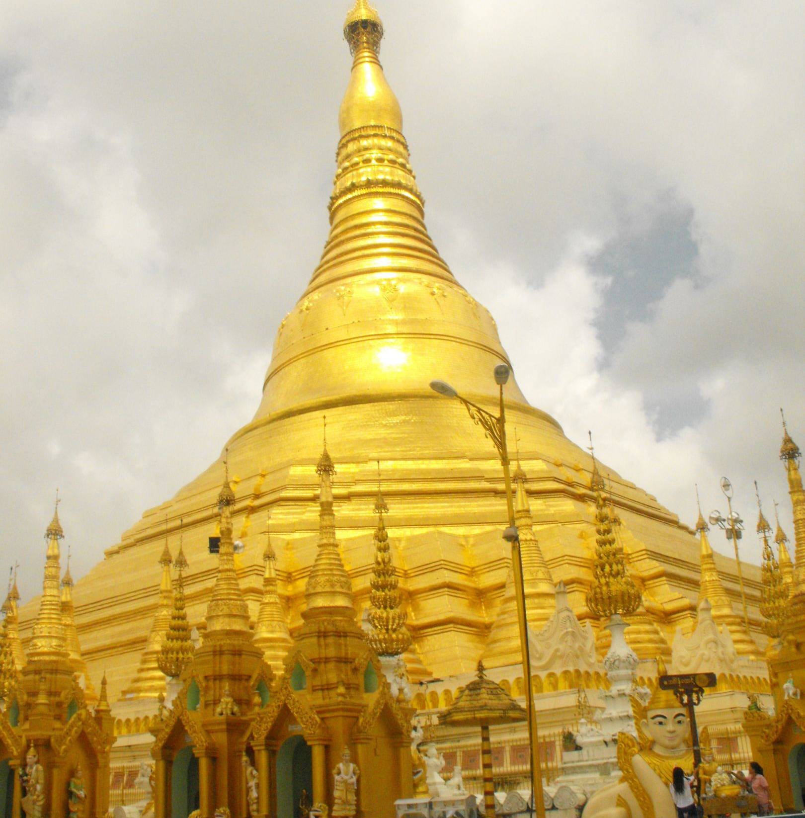 Arrivée à Yangon, découverte de la pagode ​Shwedagon