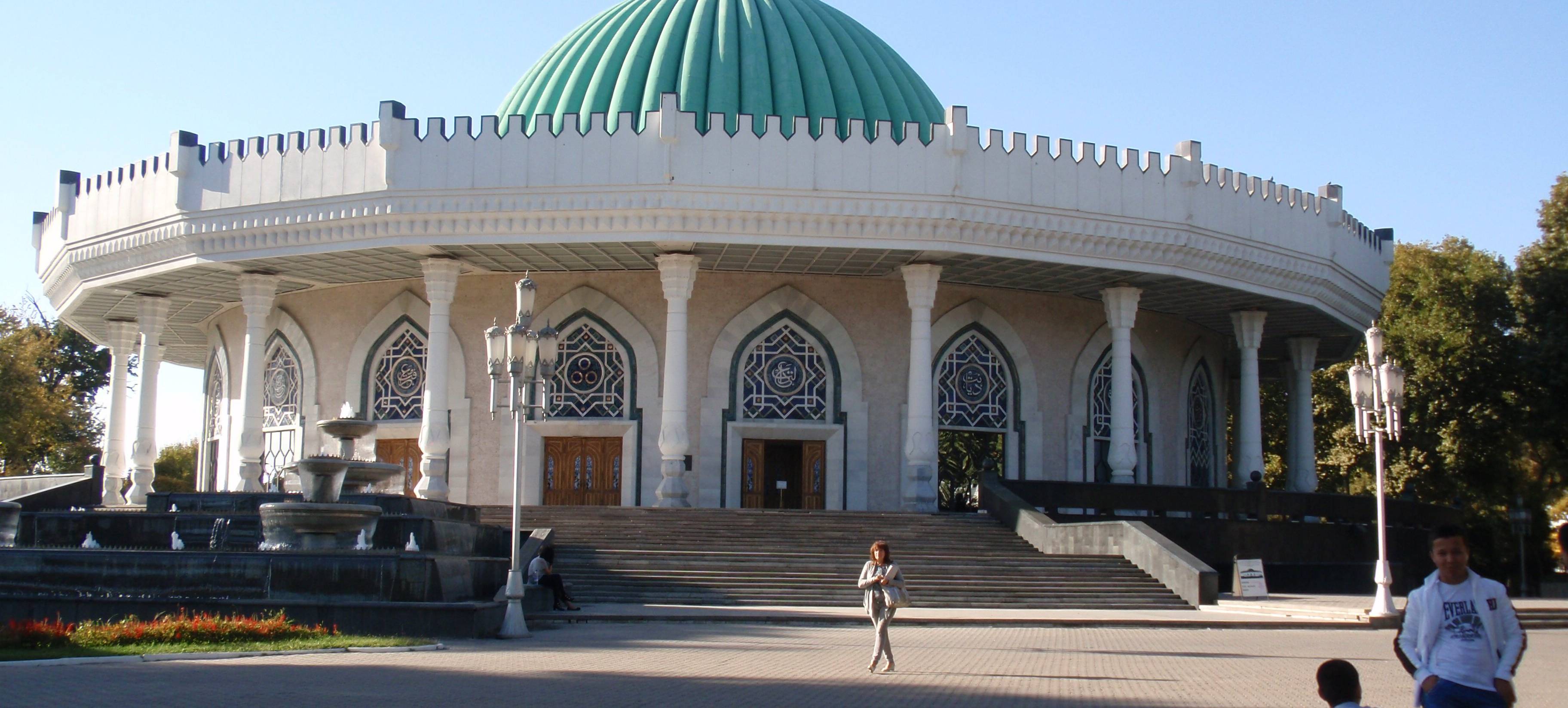 Llegada a Uzbekistán y visita de la capital