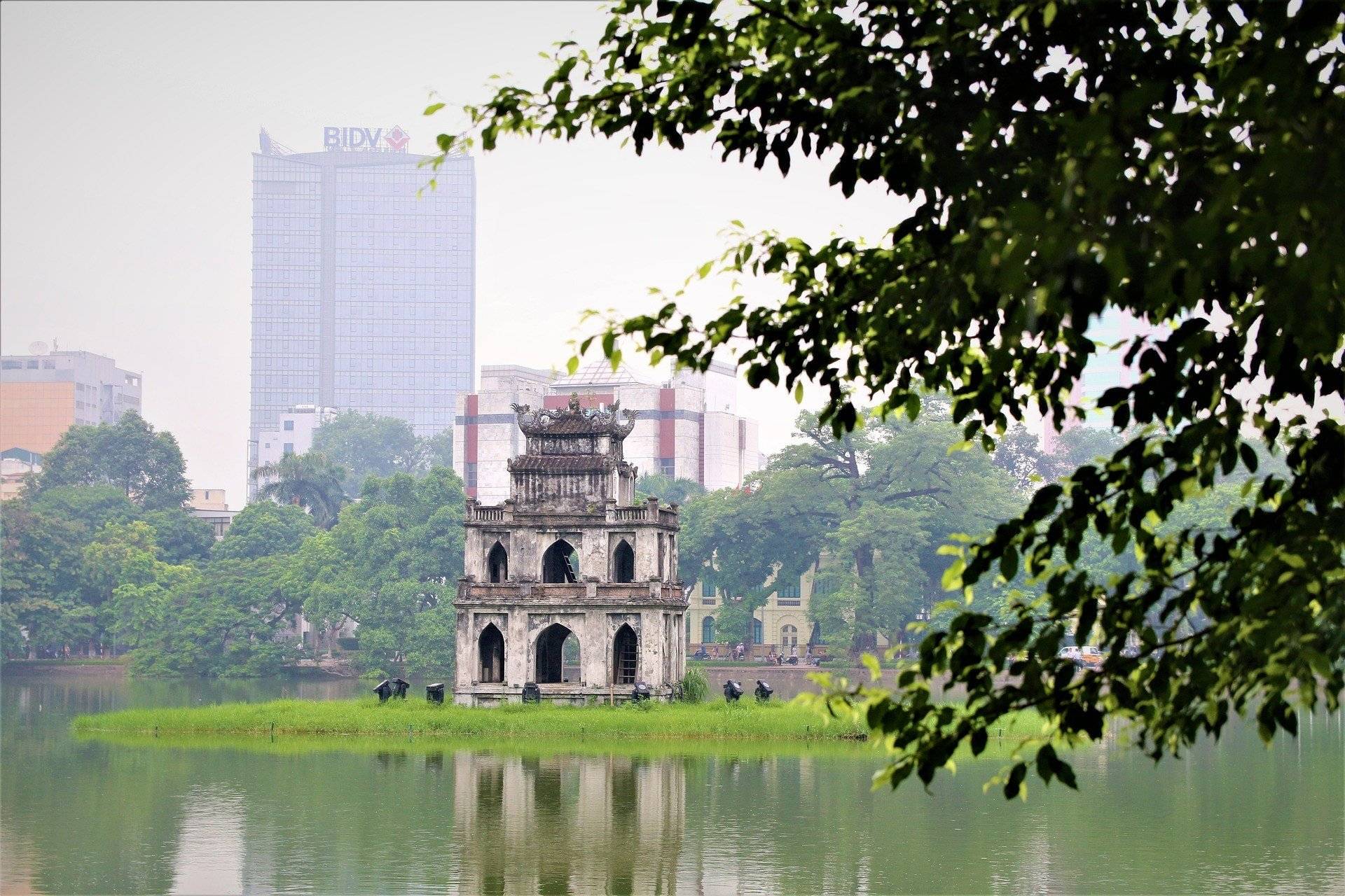 Arrivo ad Hanoi e trasferimento in hotel