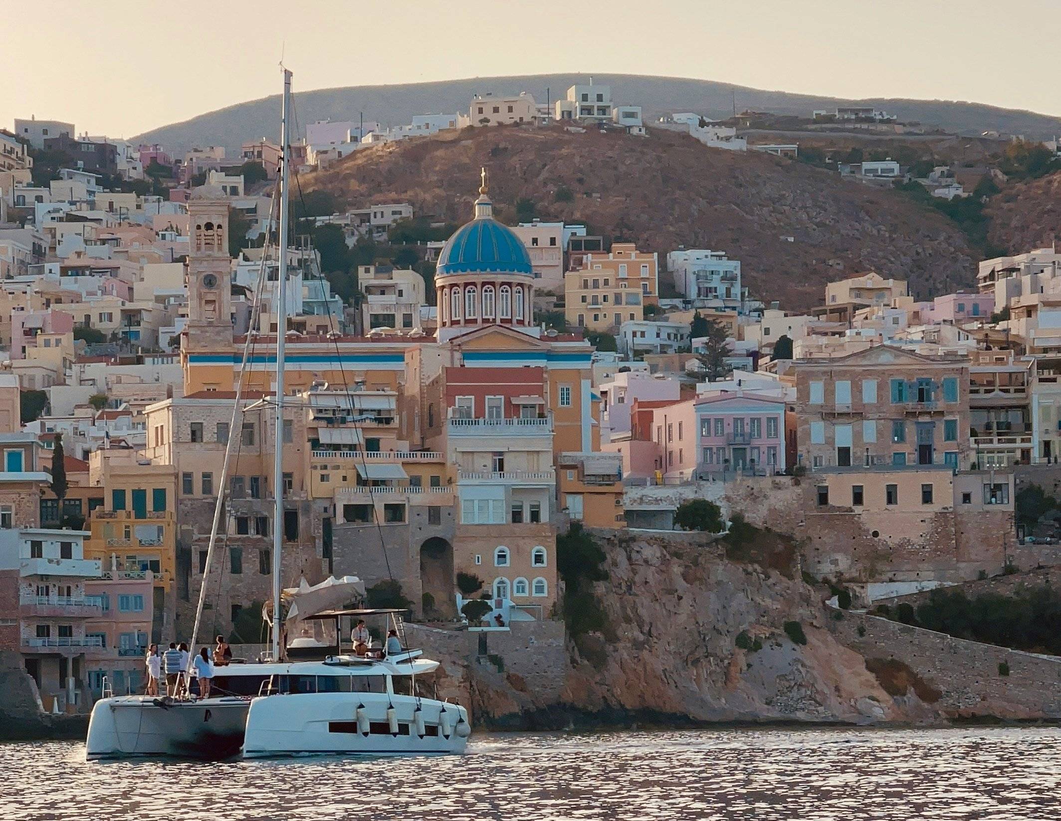 Arrivée à Syros - Le cœur néoclassique des Cyclades