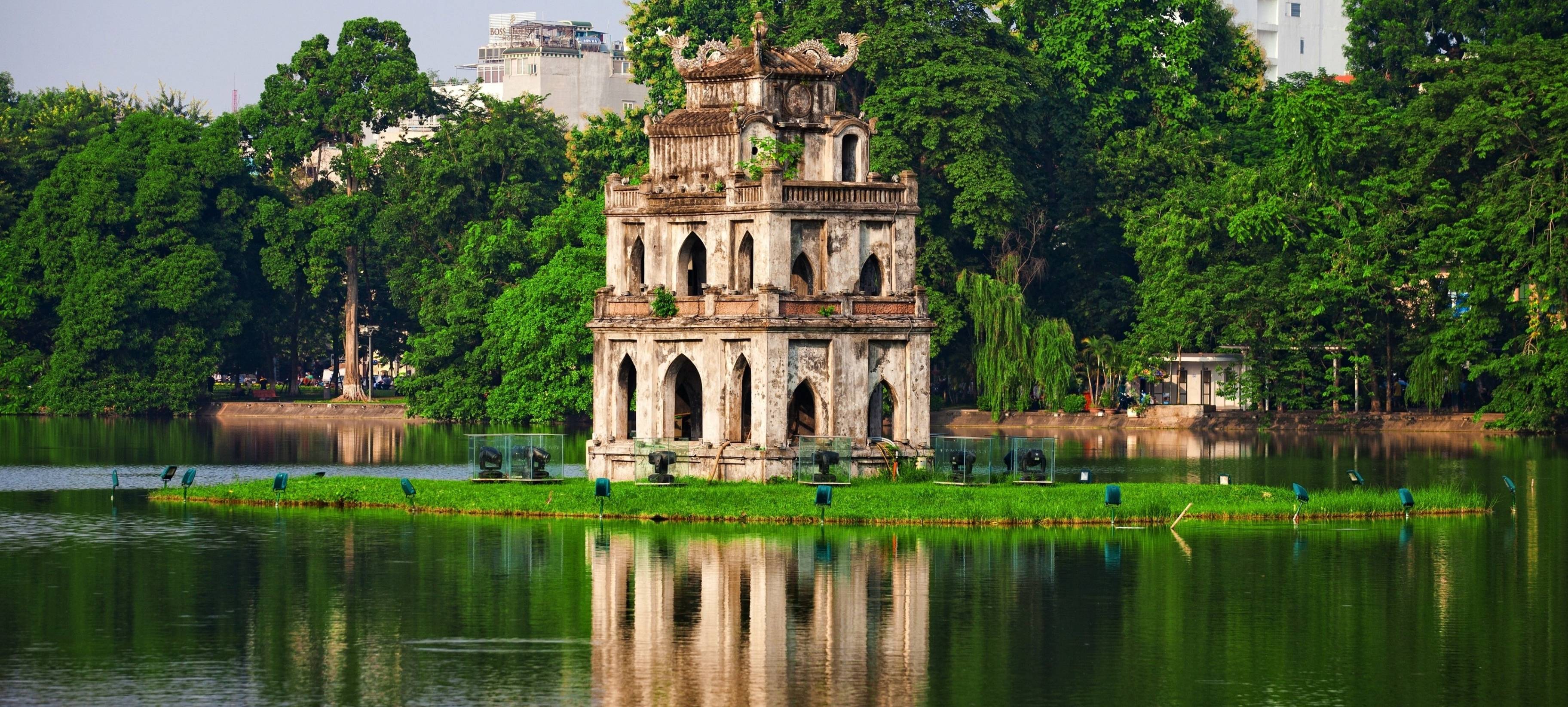 Ankunft in Hanoi. Betreten Sie die Märkte und Lebensmittelläden auf eigene Weise