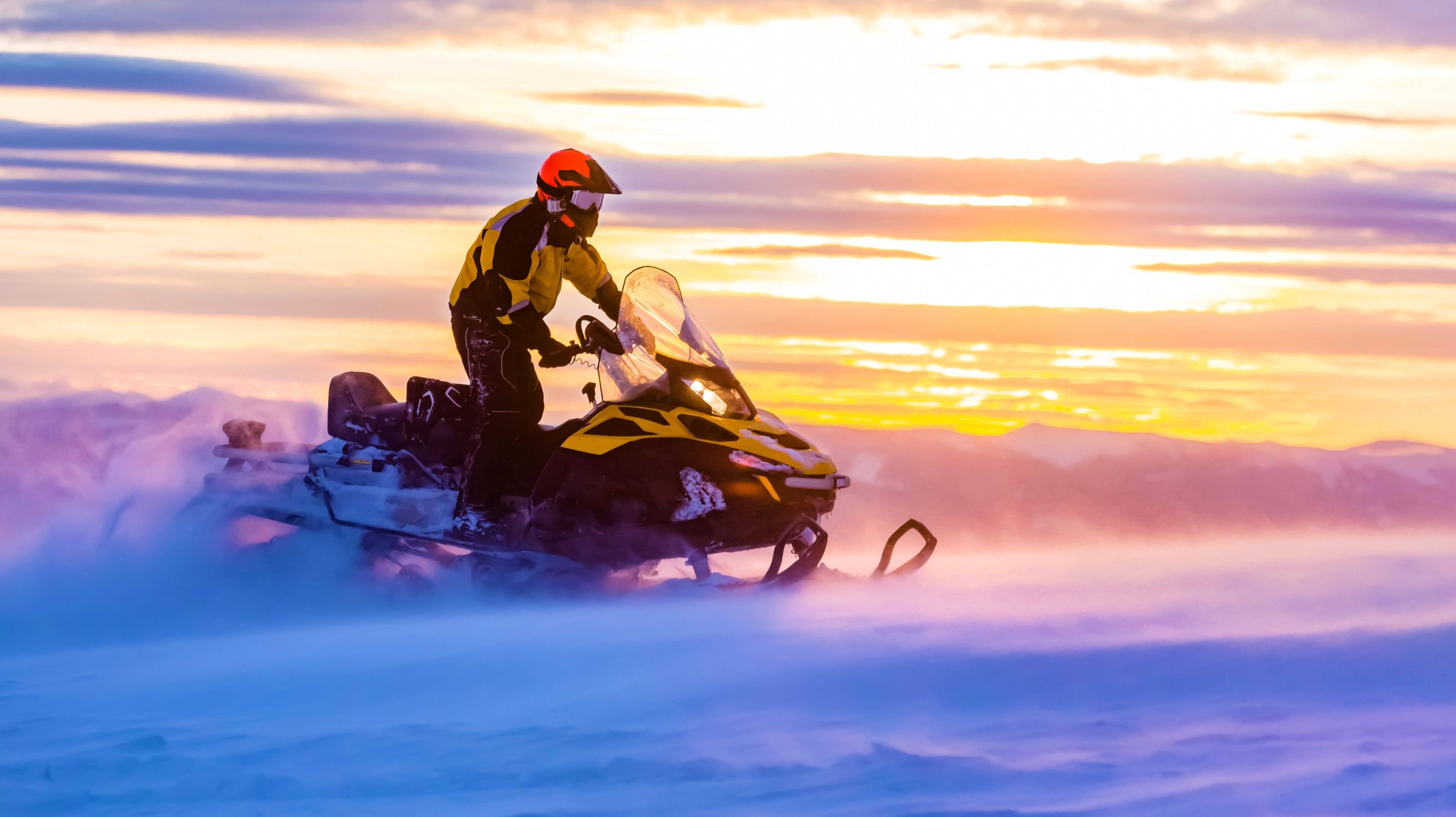 Explora Laponia en Moto de Nieve