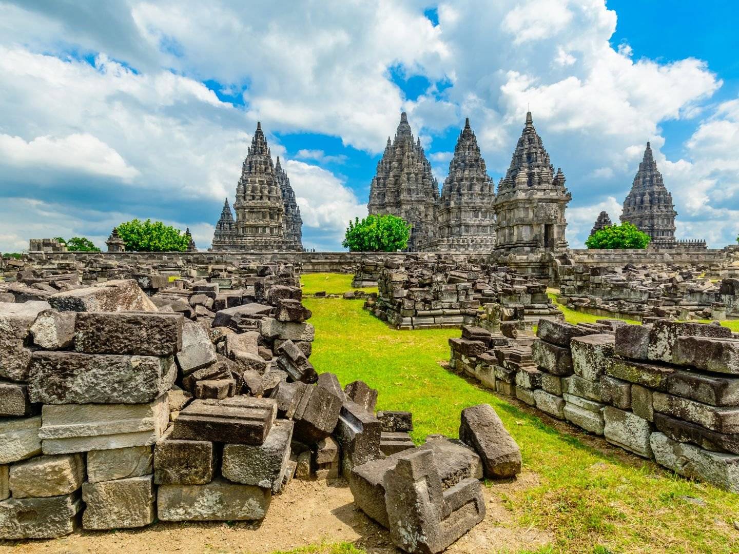 Java, entre templos y volcanes