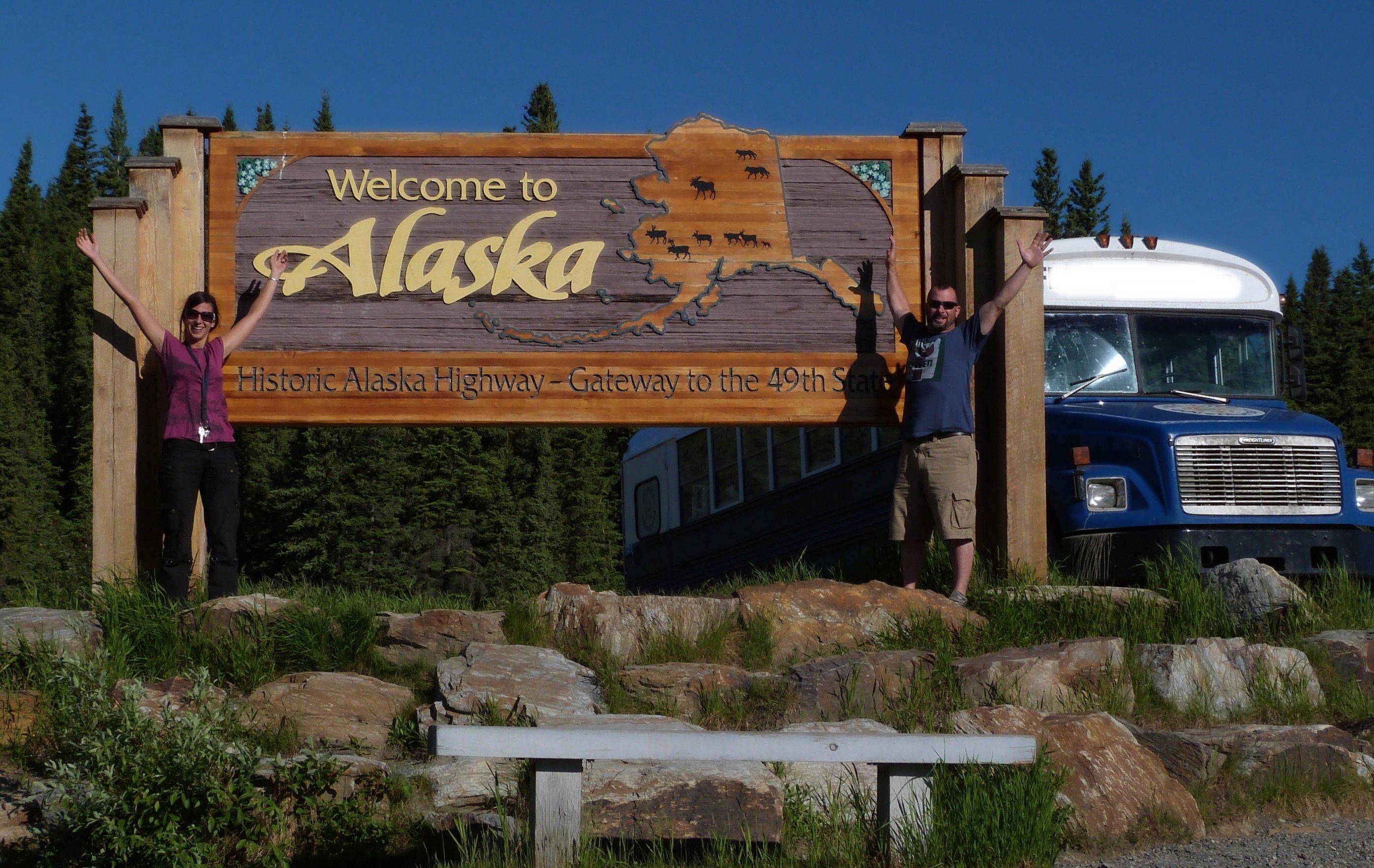 Alaskas Wildnis im umgebauten Schulbus erleben