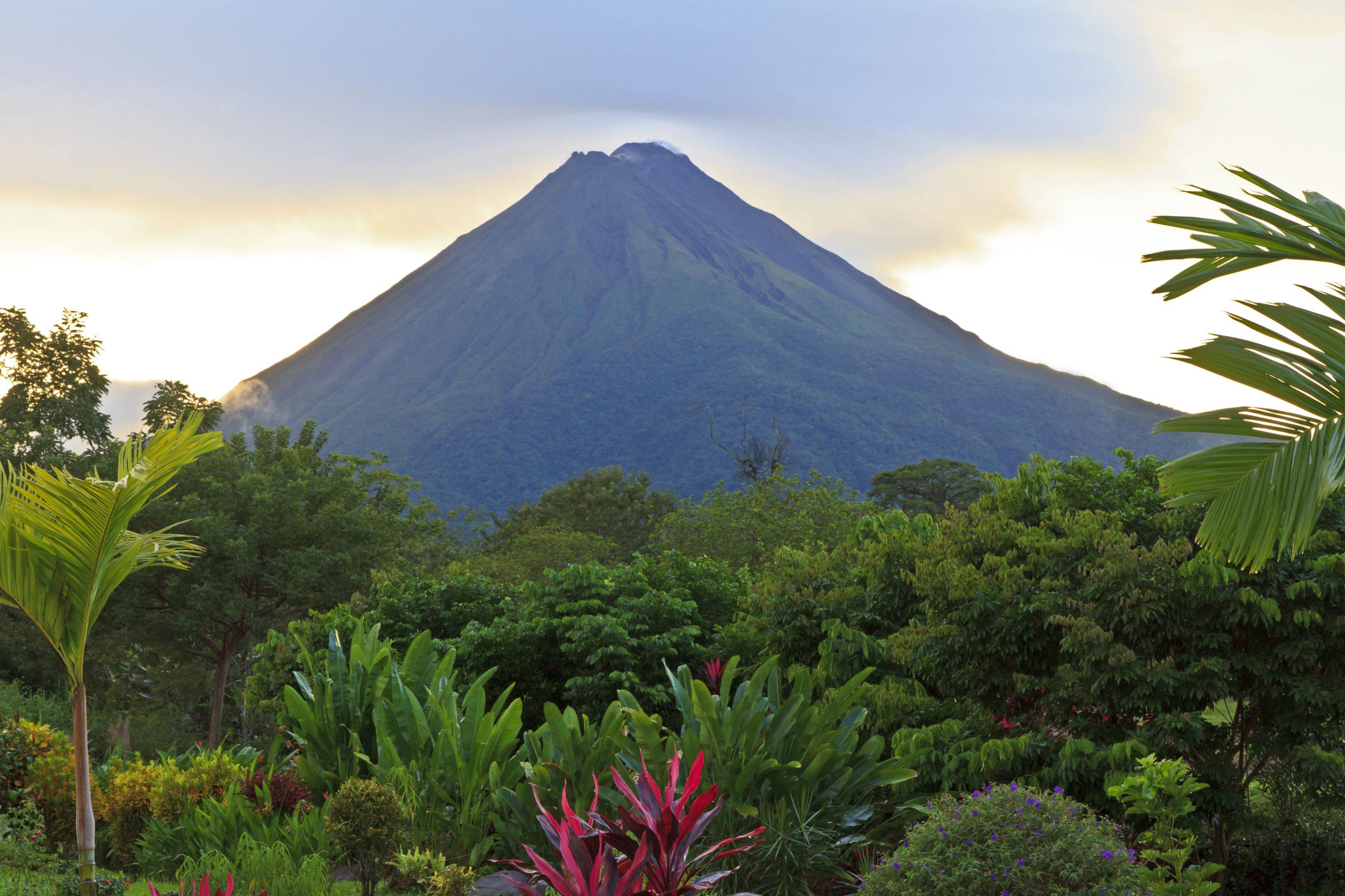 Naturschönheit Vulkan Arenal und Thermalquellen 