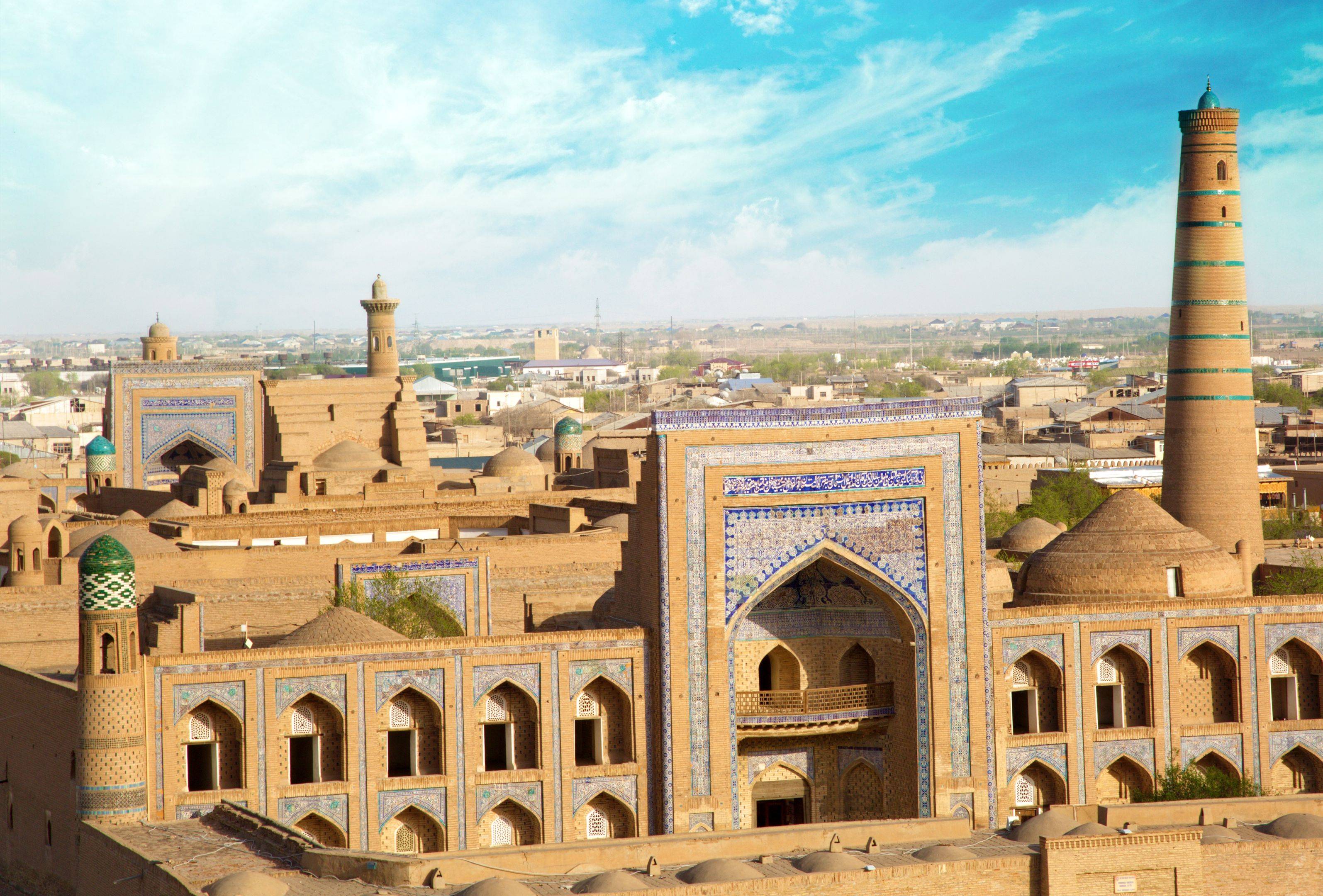 Des minarets en madrasas à Khiva