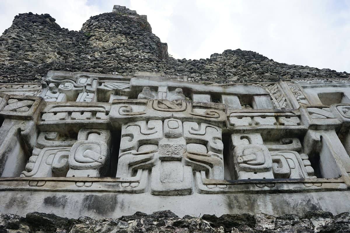 Découverte du site maya de Xunantunich et kayak sur le fleuve Mopan