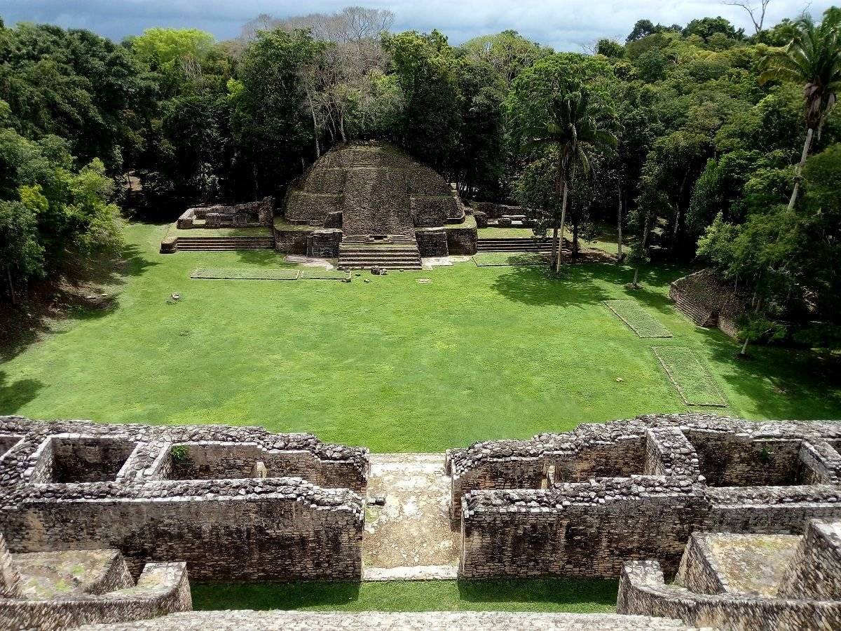 Visite du site maya de Caracol et des cascades de Rio On Pools 