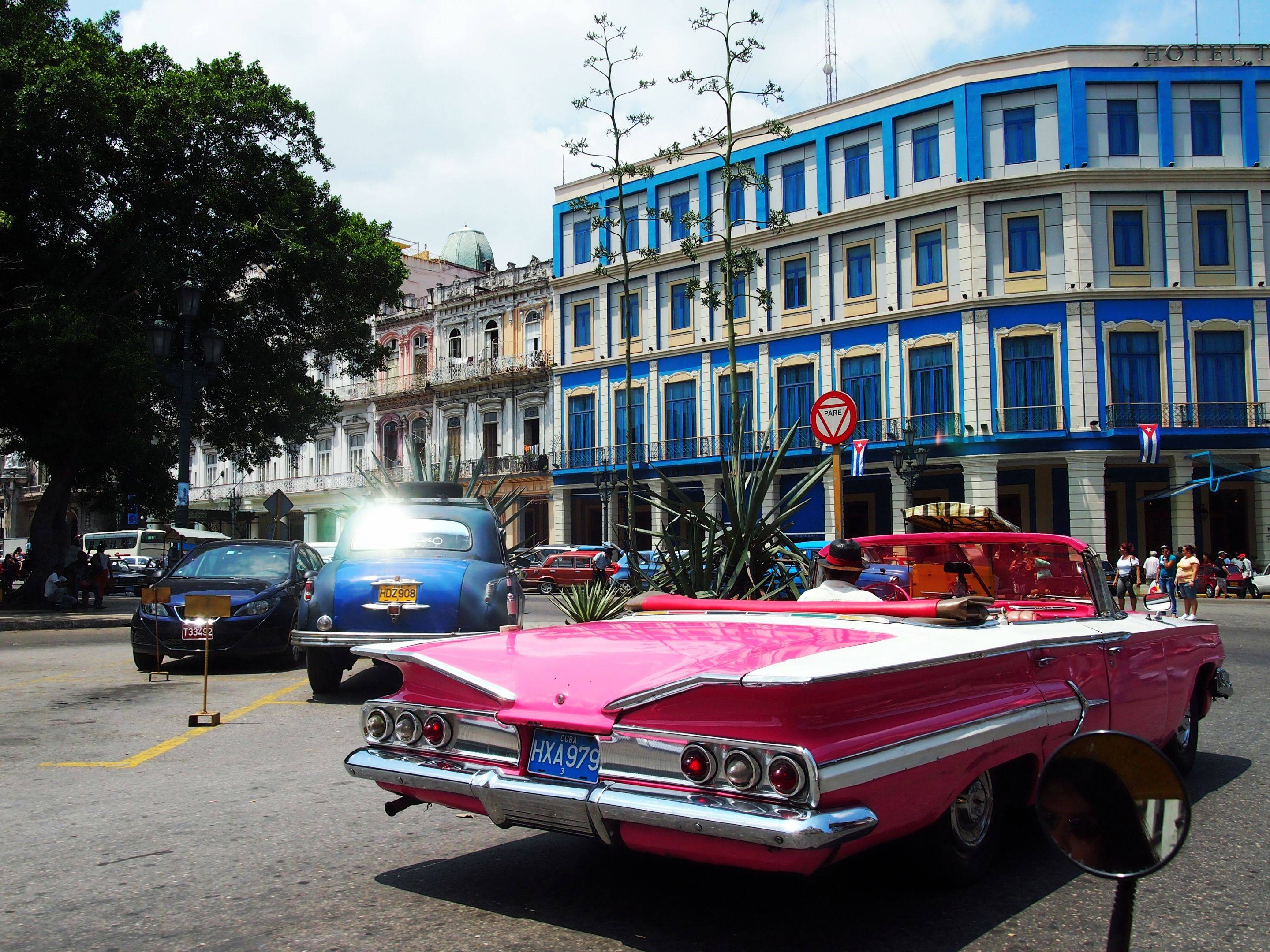 Pasemos el día en La Habana, Capital y disfrutemos de un descapotable además wow!