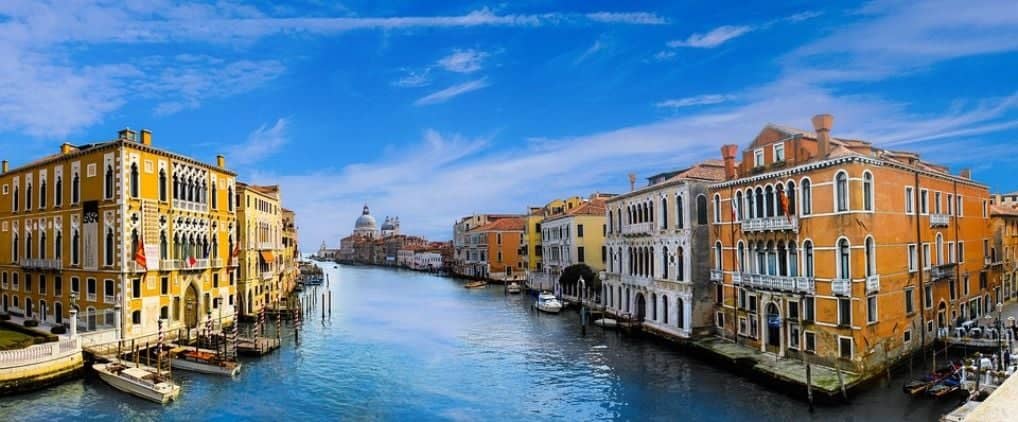 Venecia, ponte di Rialto y paseo en góndola