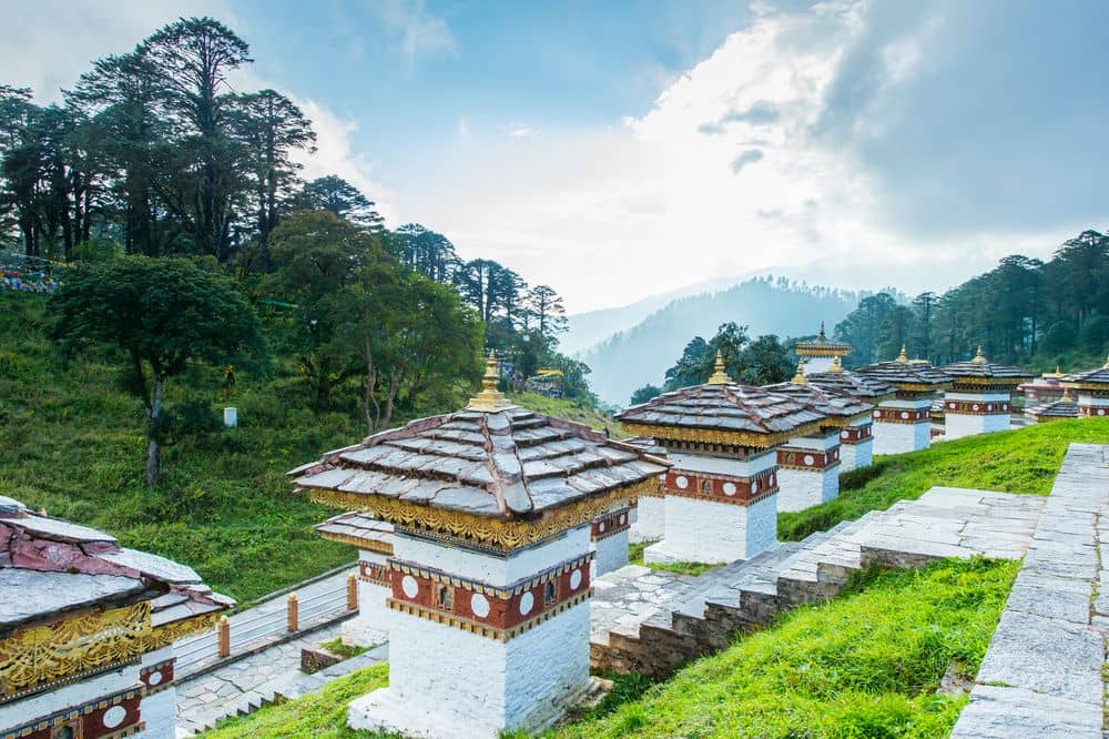 Über den Dochula Pass zum Punakha Dzong 