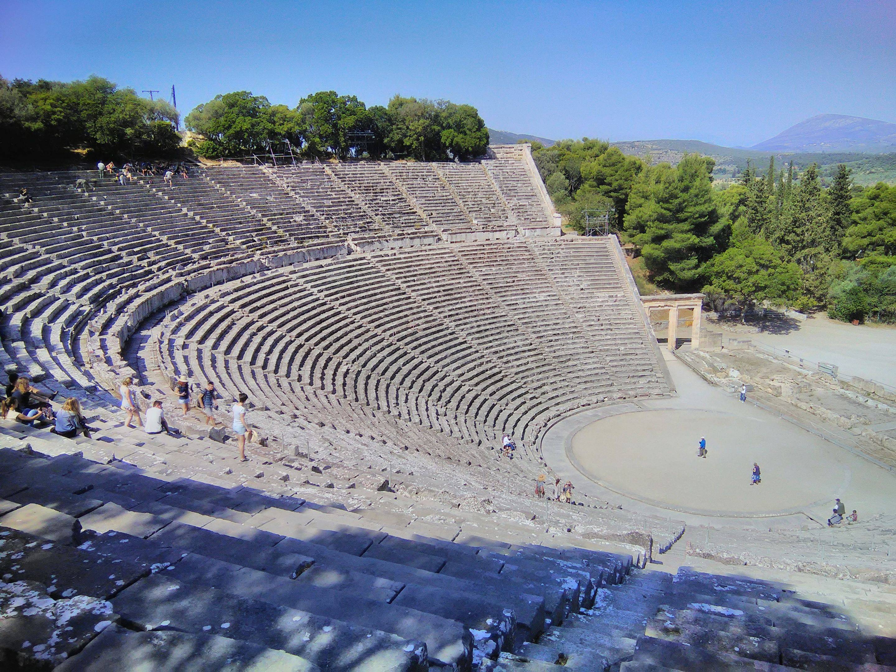 ​Visite d'Epidaure et route vers Athènes