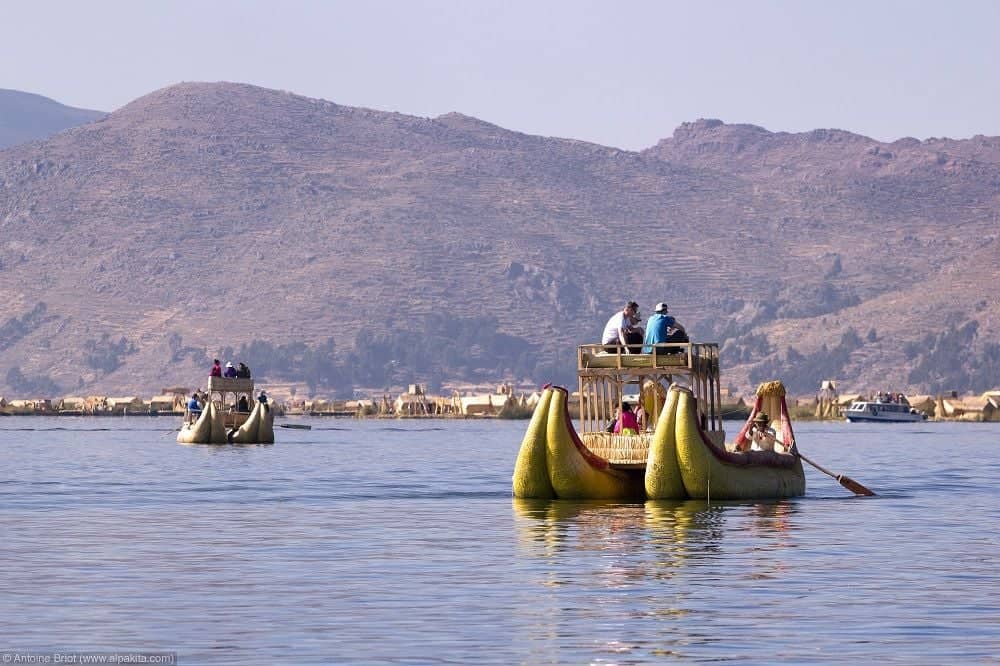​L'archipel des Uros et l'Île Taquile sur le lac Titicaca