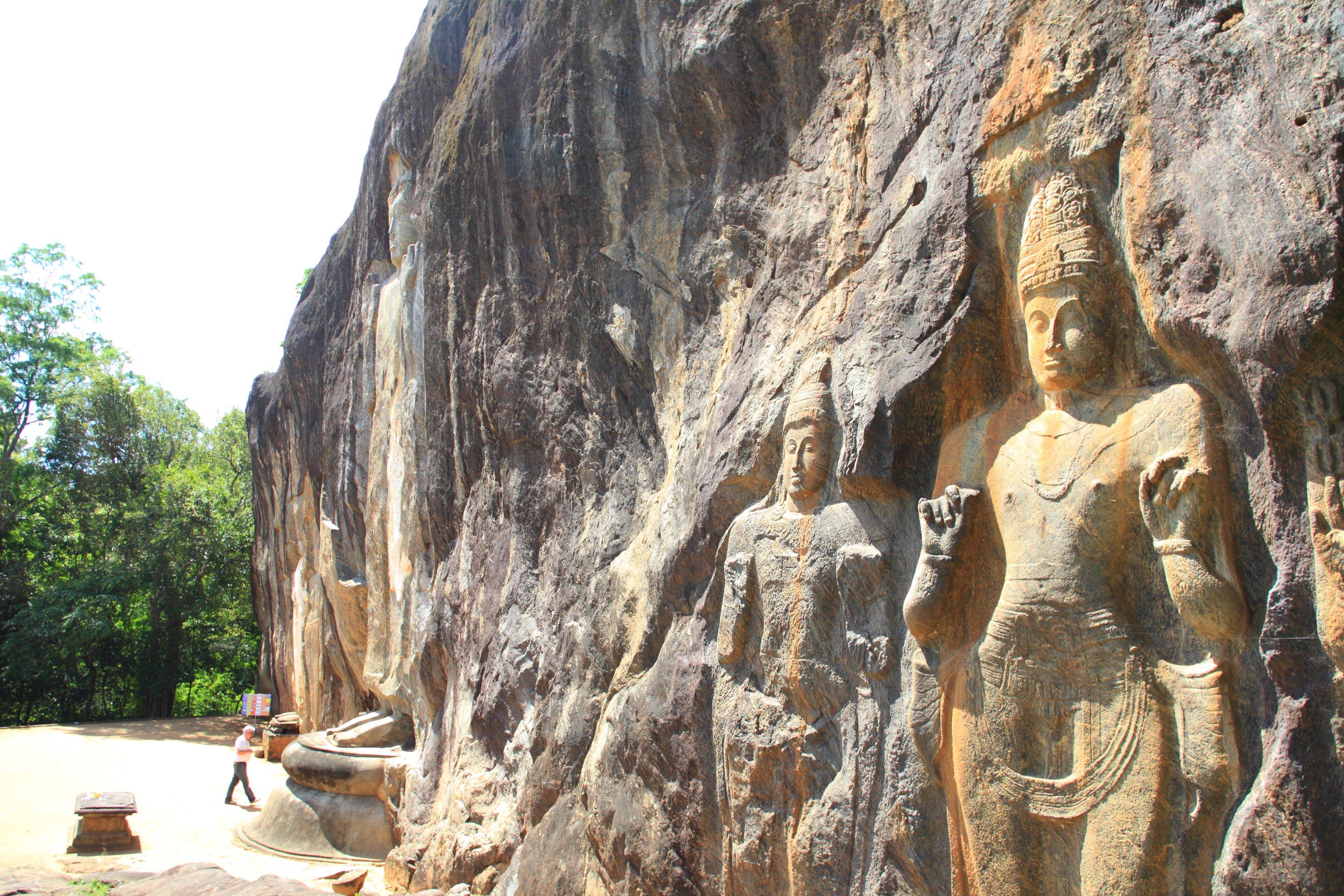 Bouddha géant et mini Adam's Peak