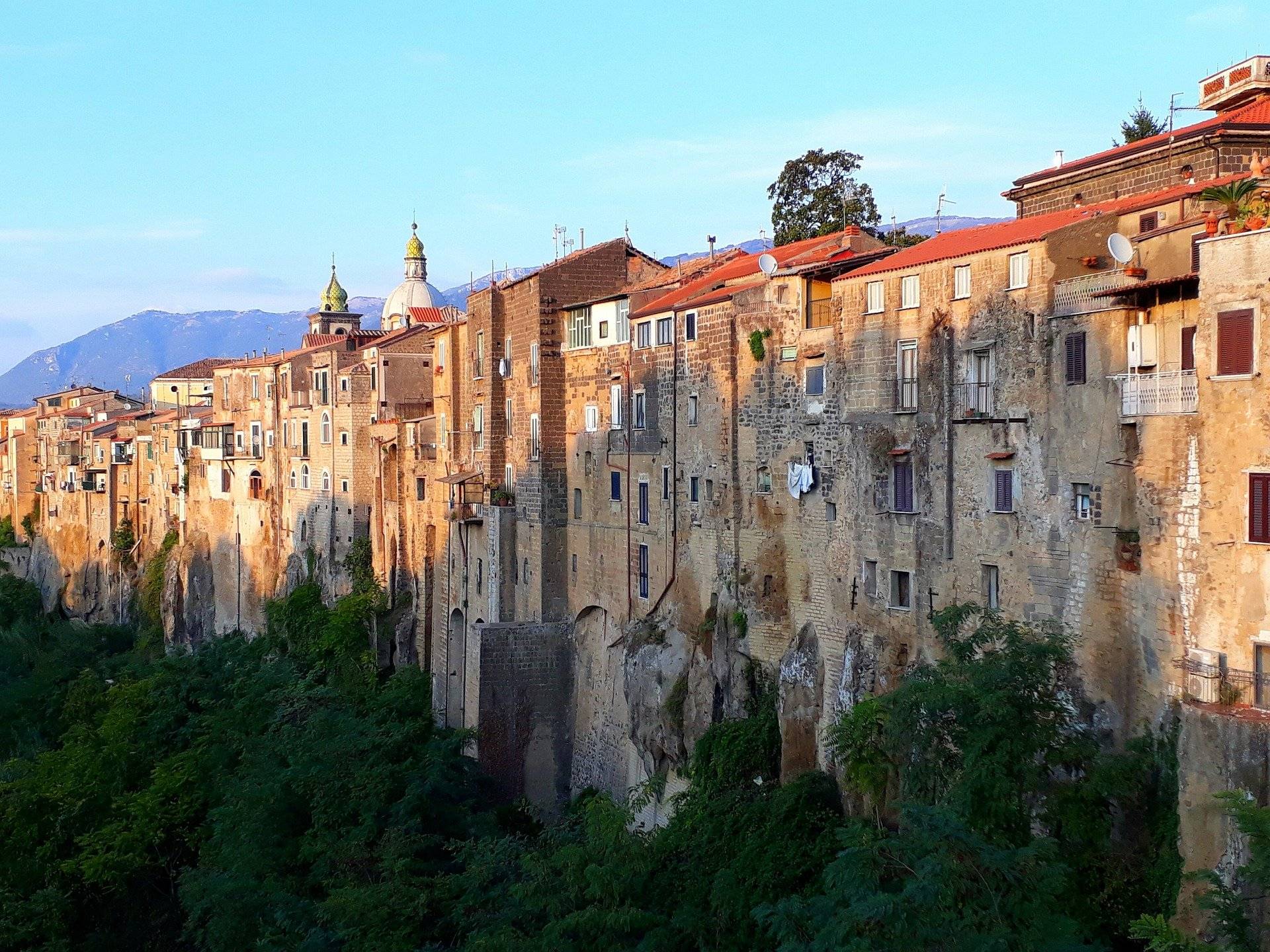 Le bourg médiéval de Sant'Agata dei Goti