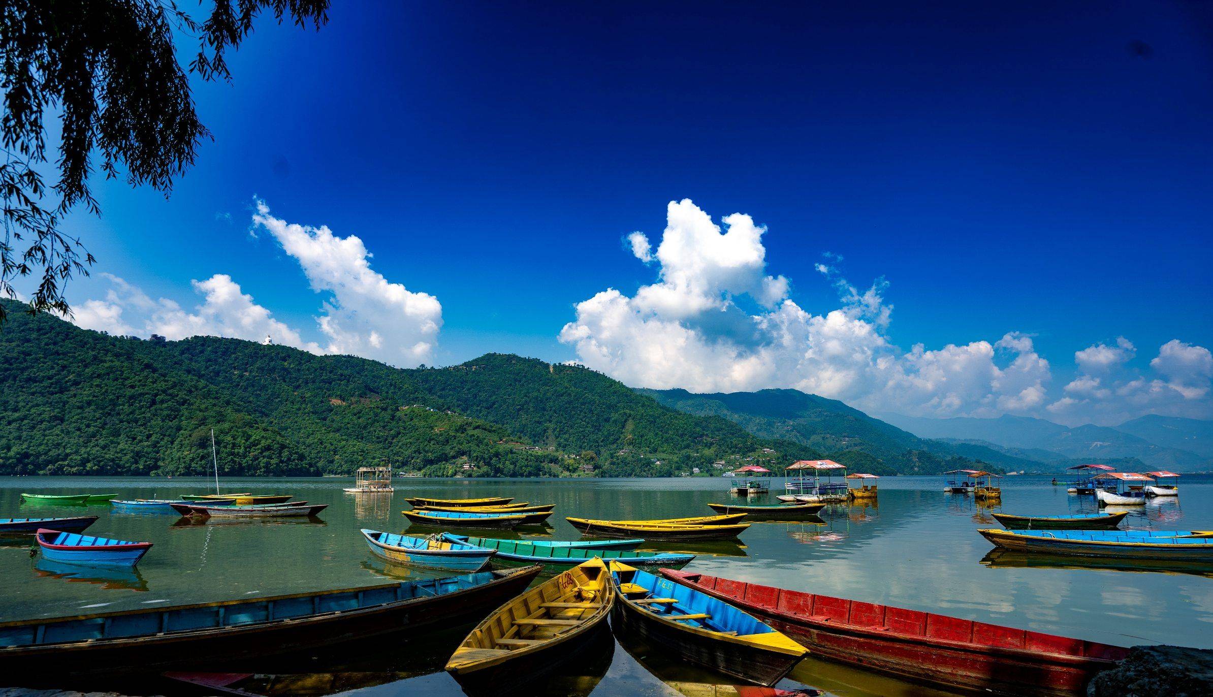 Malerische Fahrt nach Pokhara zum See