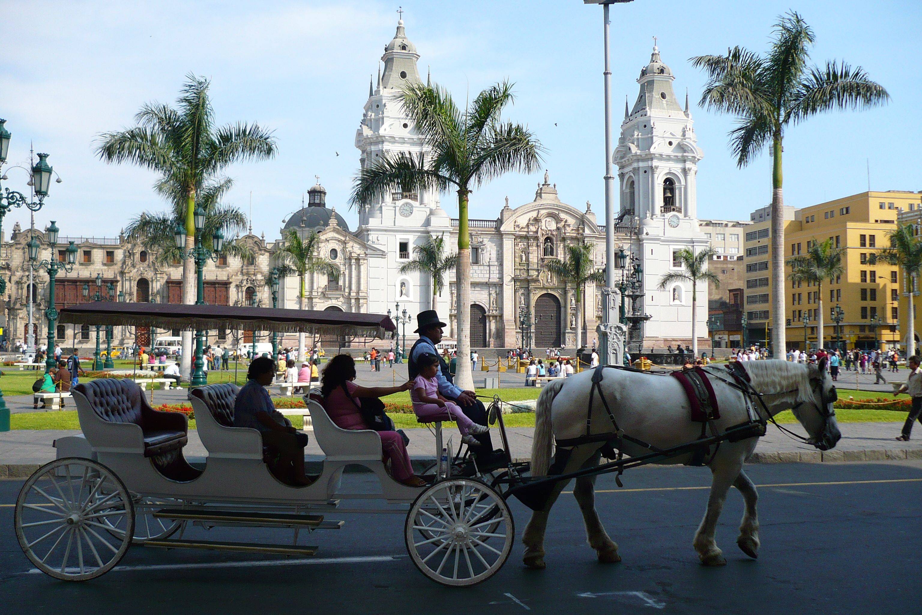 Museo Larco, Centro histórico de Lima (grupo) y Vuelo hacia Chiclayo