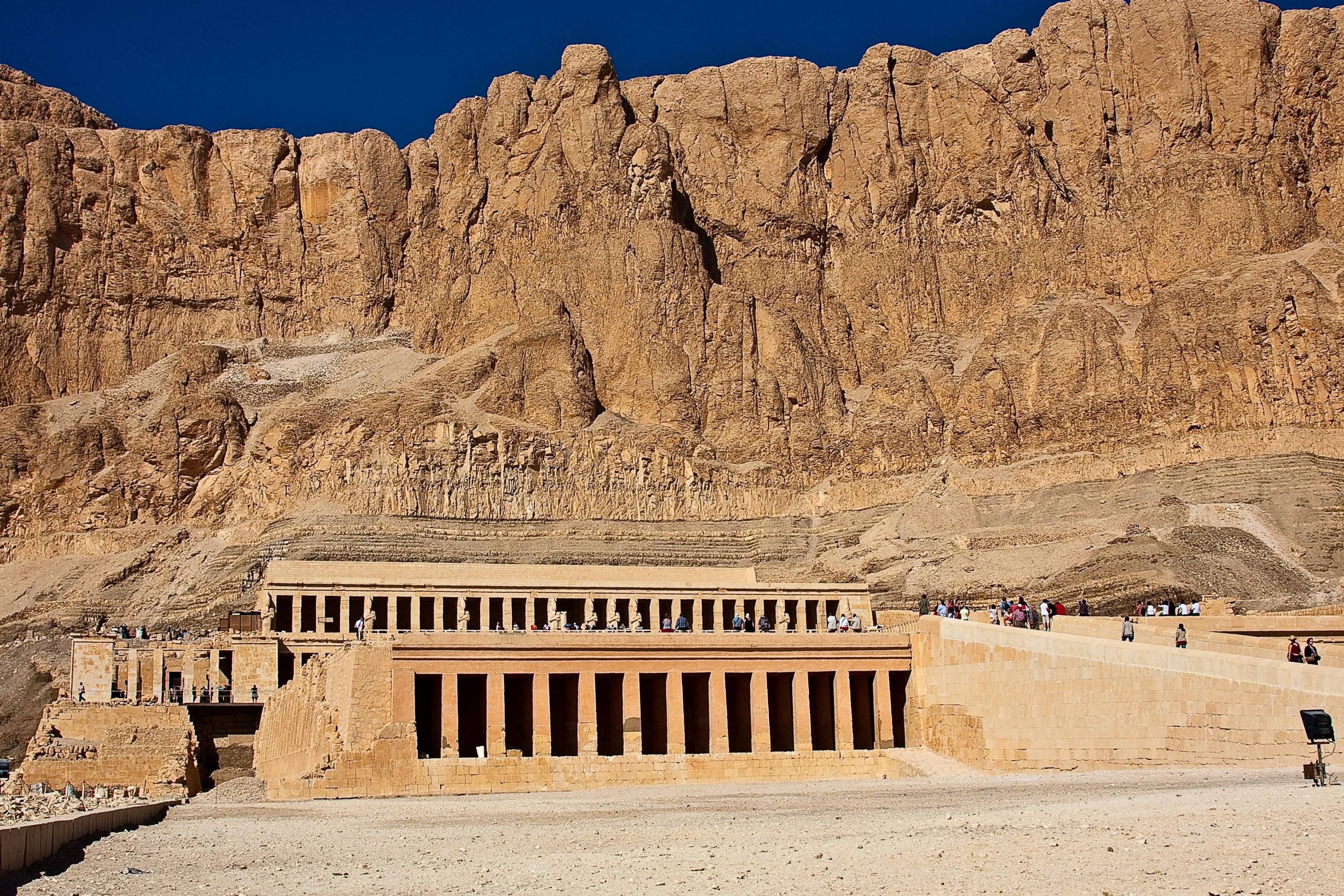 Valle de los Reyes, Templo de Hatchepsut y los ​Colosos de Memnon