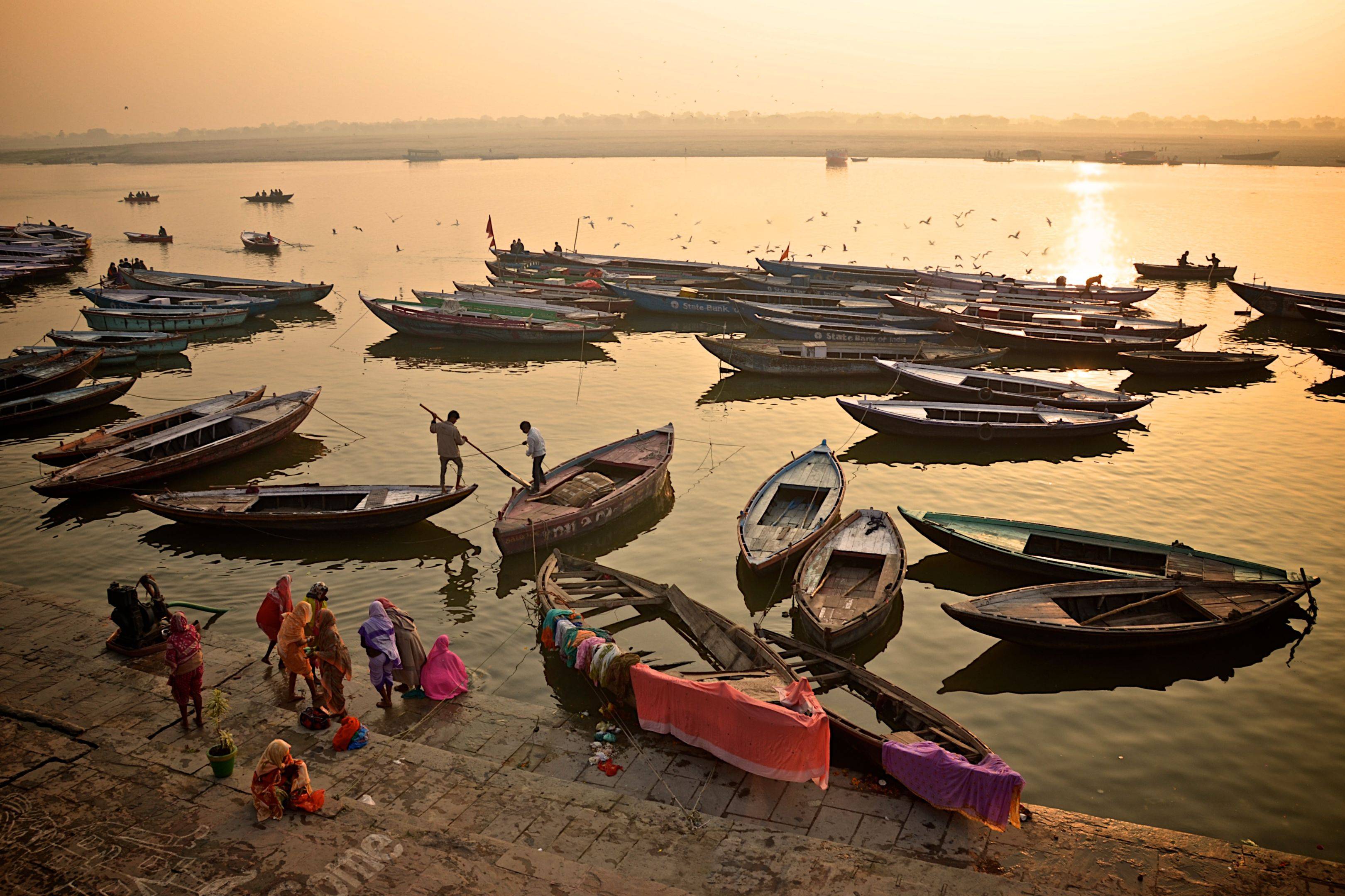Giro in barca sul fiume Gange e visita di Varanasi