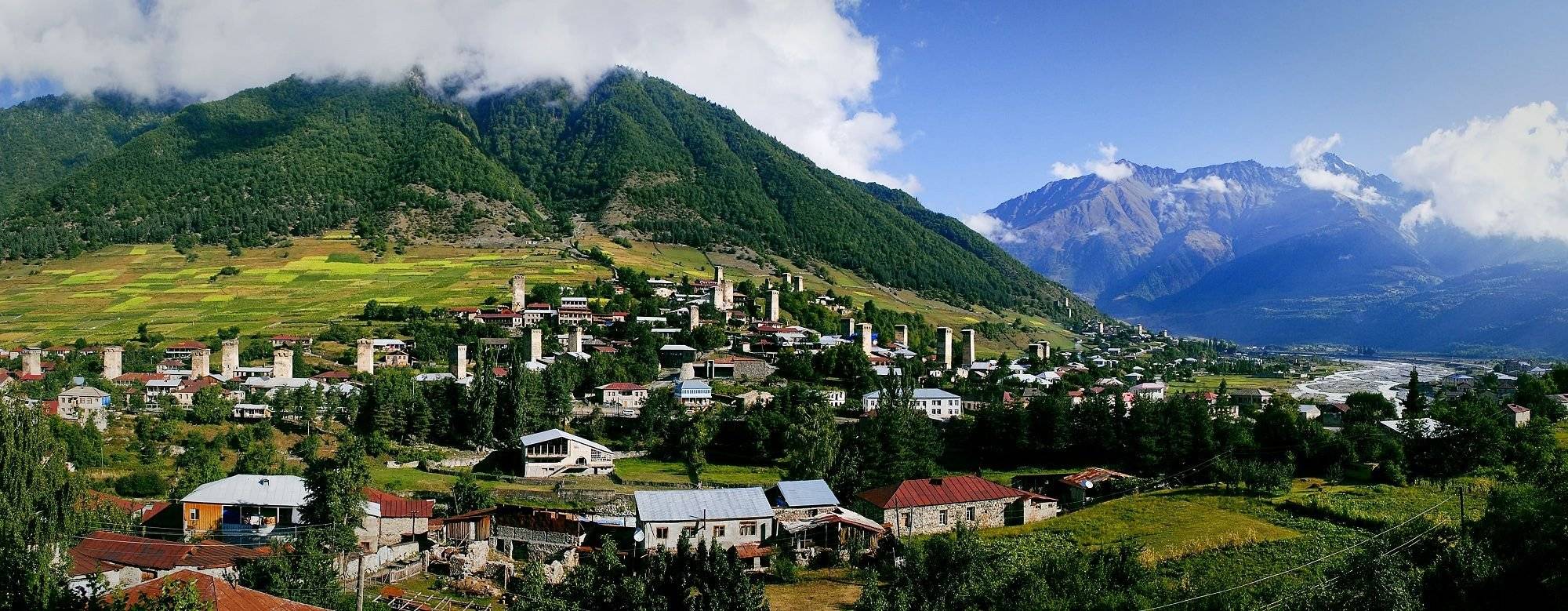 Paesaggi di montagna e la bellezza dello Svaneti