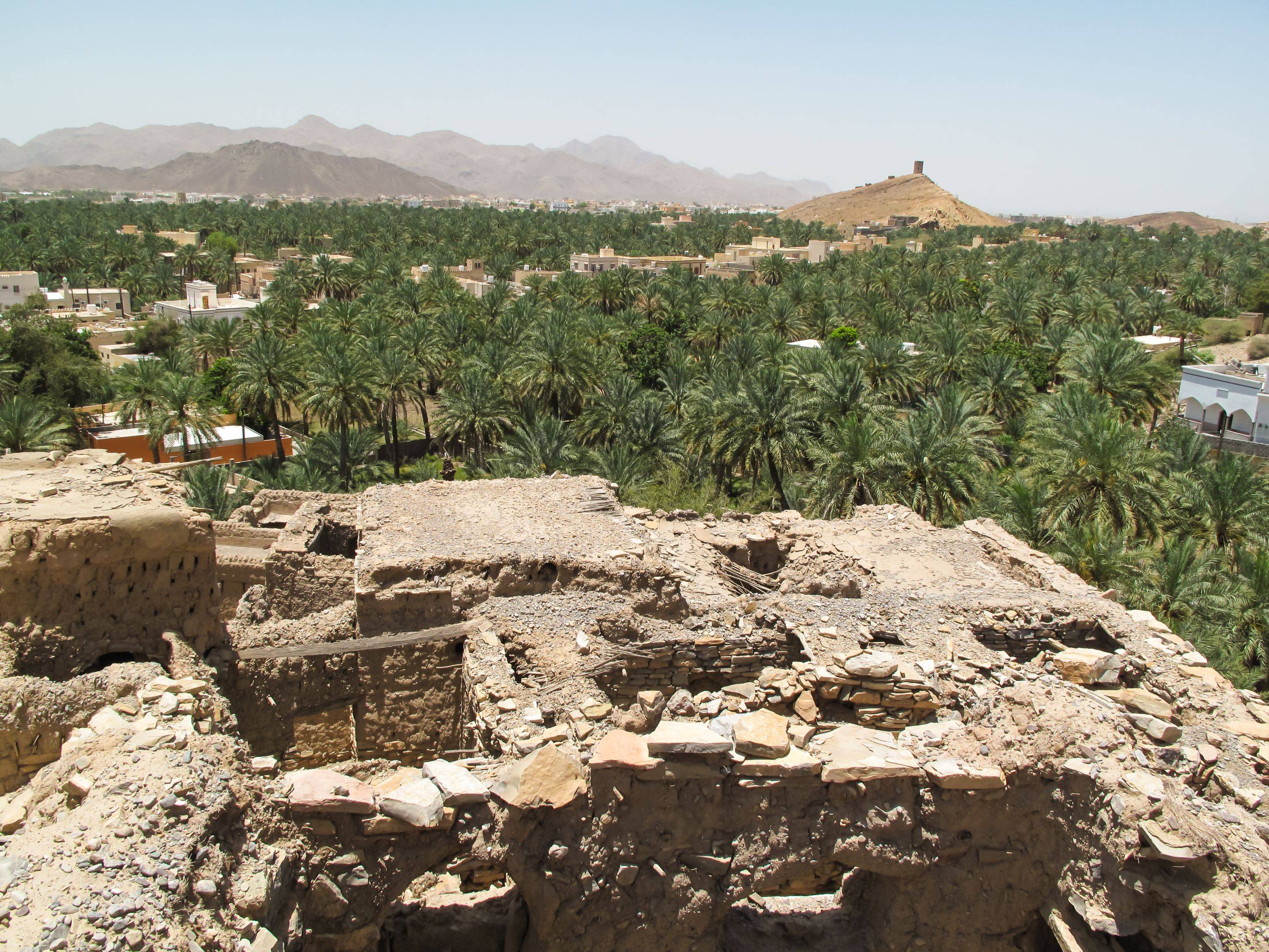 Muscat – Birkat Al Mawz - Wadi Al Muaedyn – Jabal Al Akhdar
