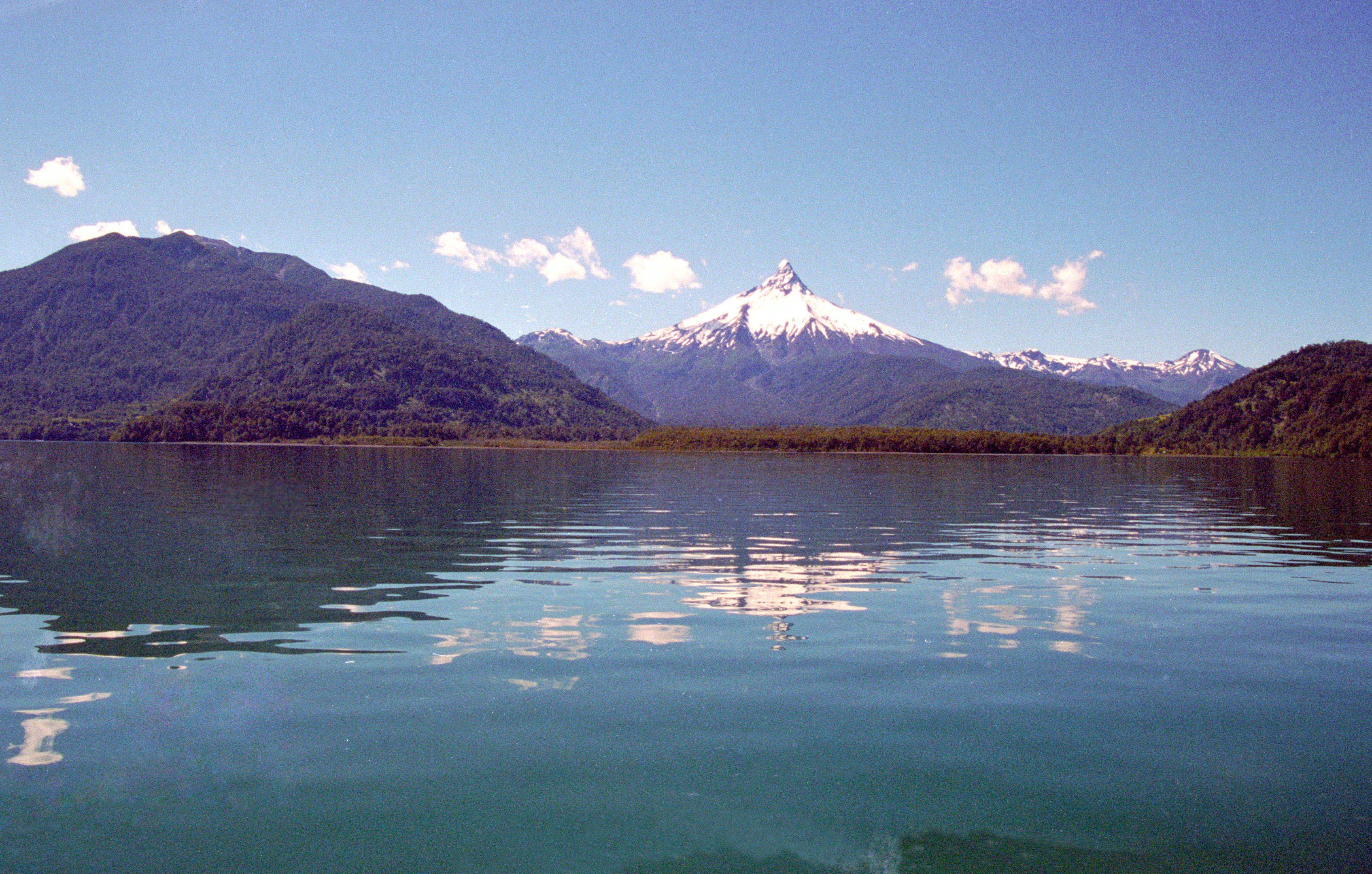 Volcán Osorno y Excursión por Petrohué 