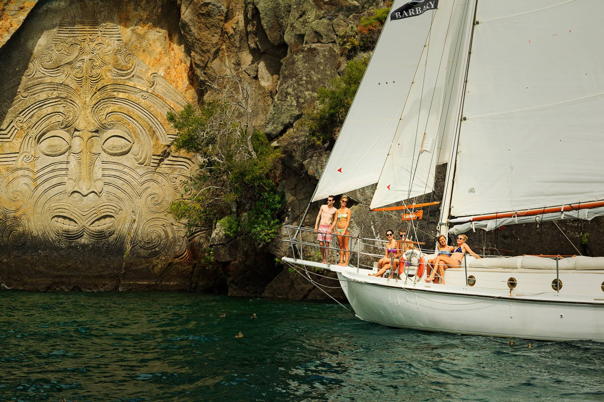 Visita las tallas maoríes en piedra del lago Taupo