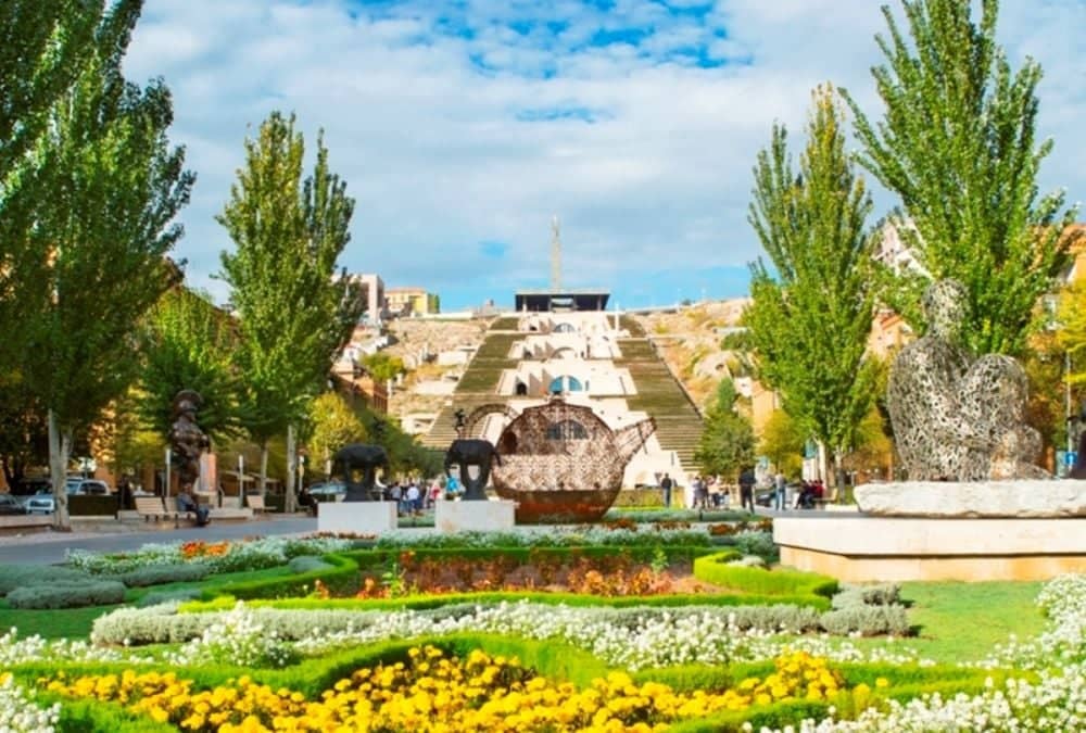Tour por la ciudad de Ereván y traslado por Matenadaran