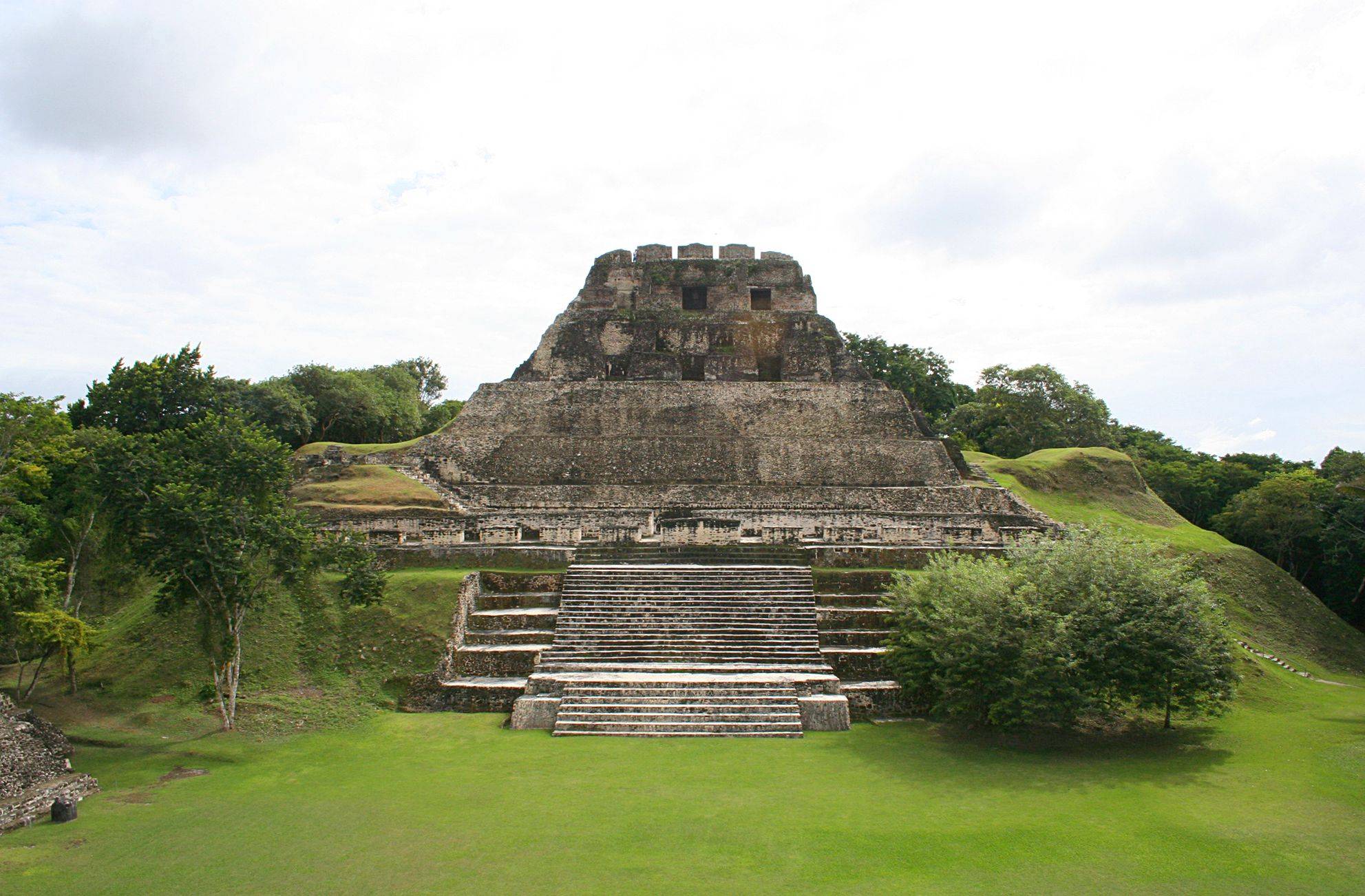 Esplorazione del Sito maya di Xunantunich, kayak sul fiume Mopán e rientro a San Ignacio