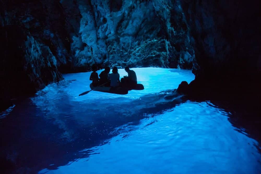 Blauwe en groene grotten