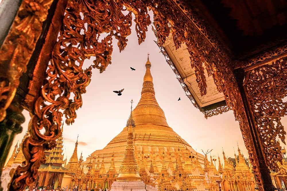 Navigazione verso Mingun, volo ritorno a Yangon e visita della pagoda di Shwedagon