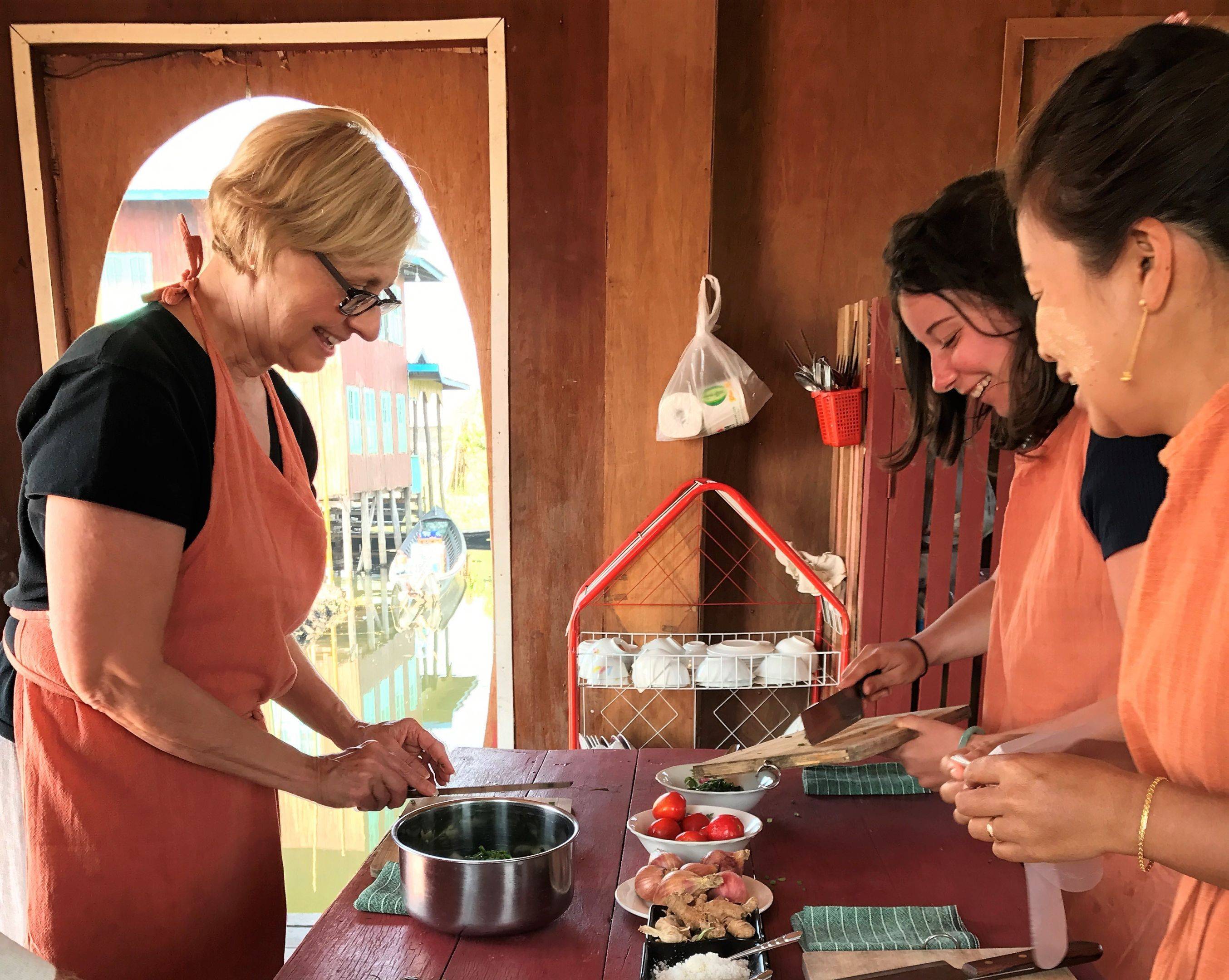 La lezione di cucina in un tradizionale villaggio su palafitte sul lago Inle