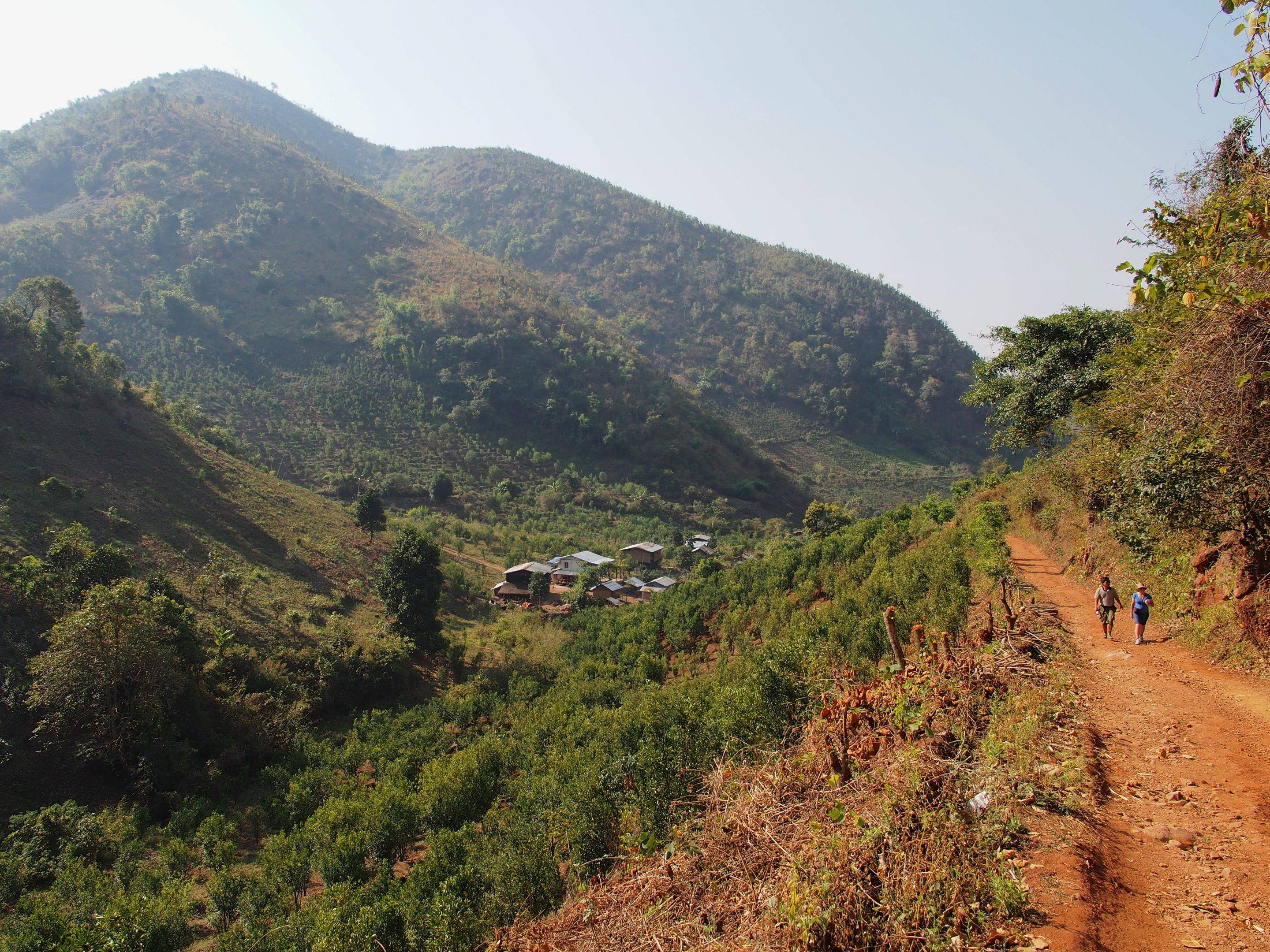 Trek dans les montagnes de l ’Etat Shan 