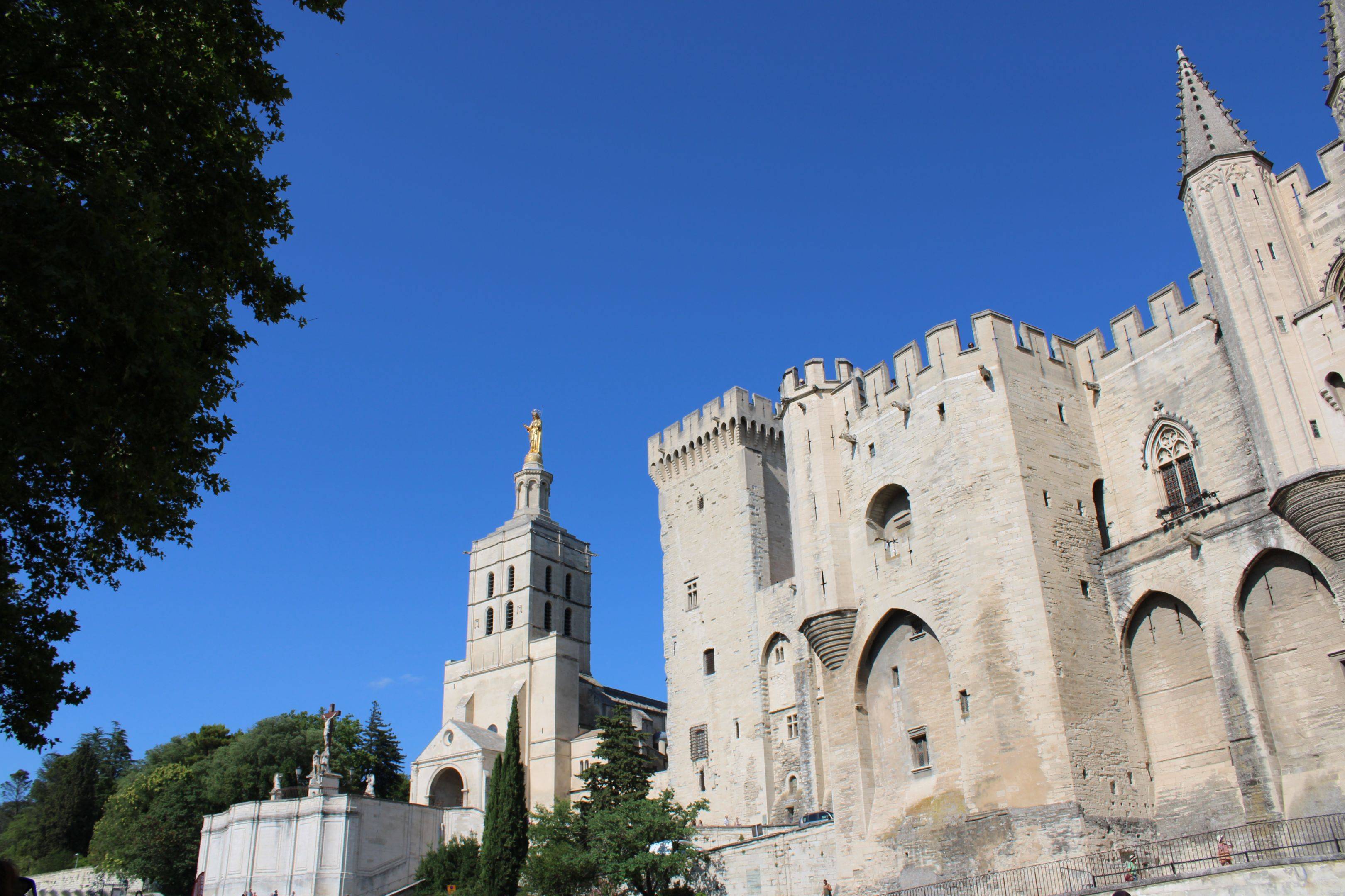 Durch die Straßen der Papststadt - Avignon