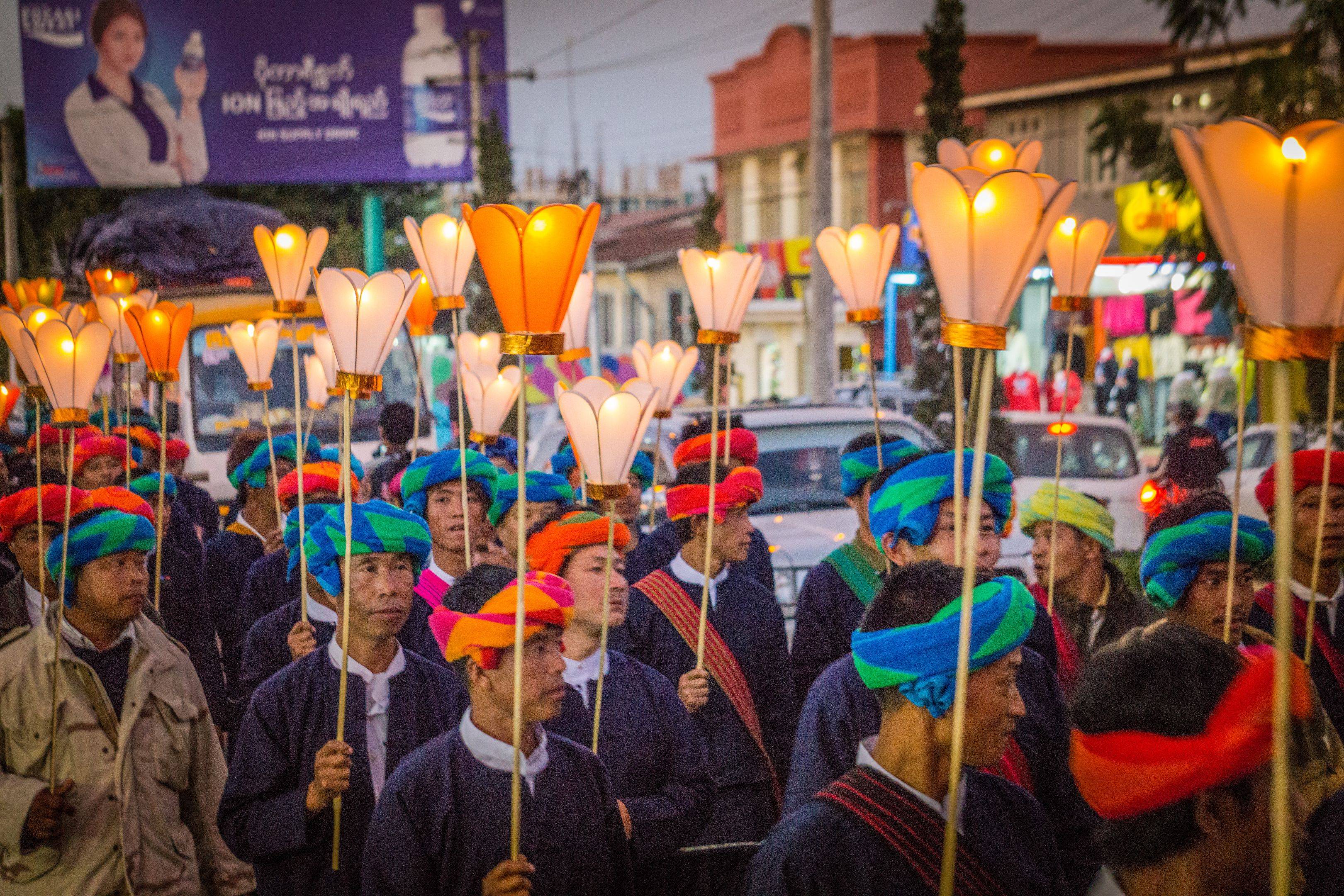 ​Il festival di mongolfiere a Taunggyi