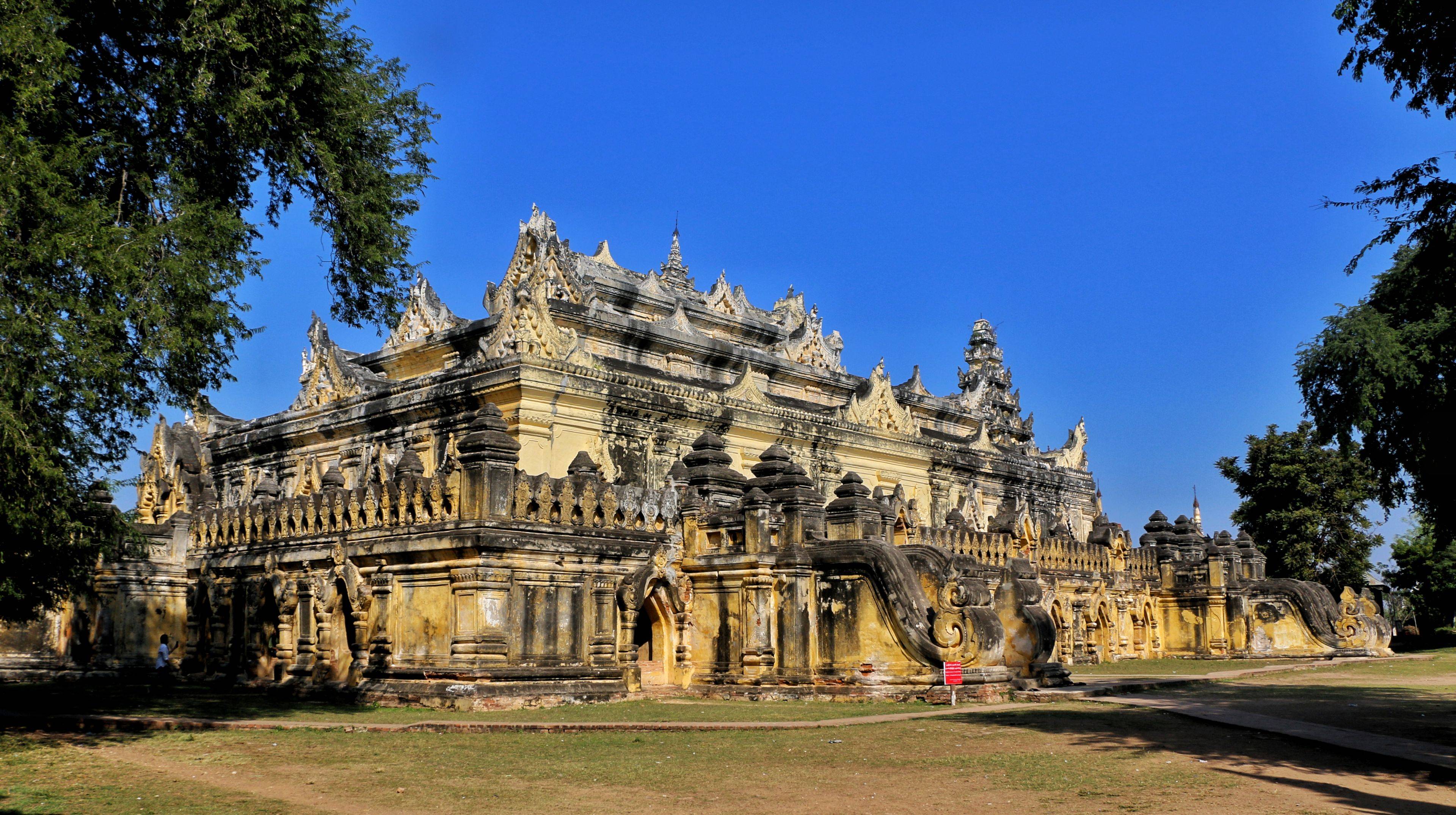 Transfert à Mandalay en chauffeur, visite de l’ancienne capitale Inwa 