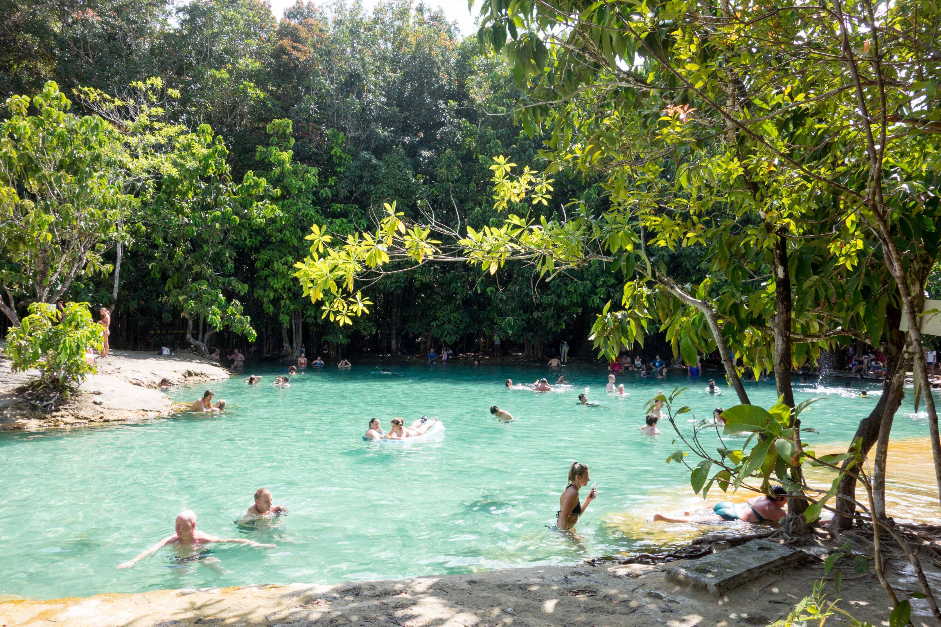 Krabi: piscinas naturales y zonas termales en plena jungla nos esperan. Emerald pool, blue pool y hot springs, escenarios increíbles en plena selva.