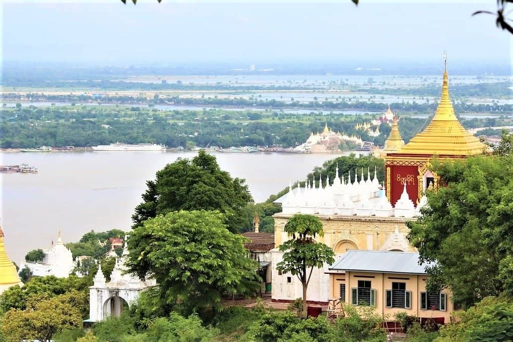 Crociera sul fiume Irrawaddy dall' ultima capitale reale Mandalay alla città dei templi Bagan