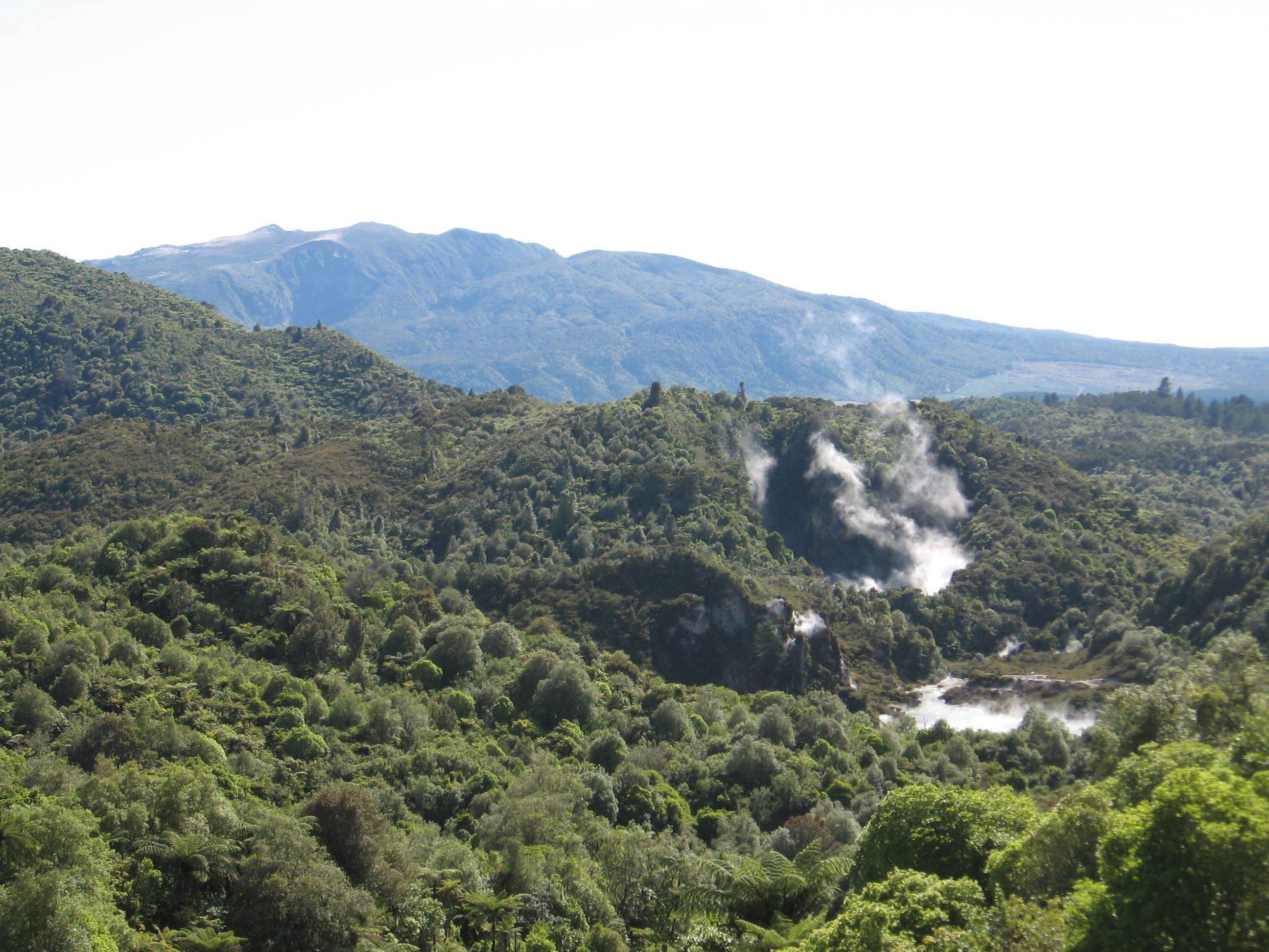 Sources d'eau chaudes et Volcanic valley