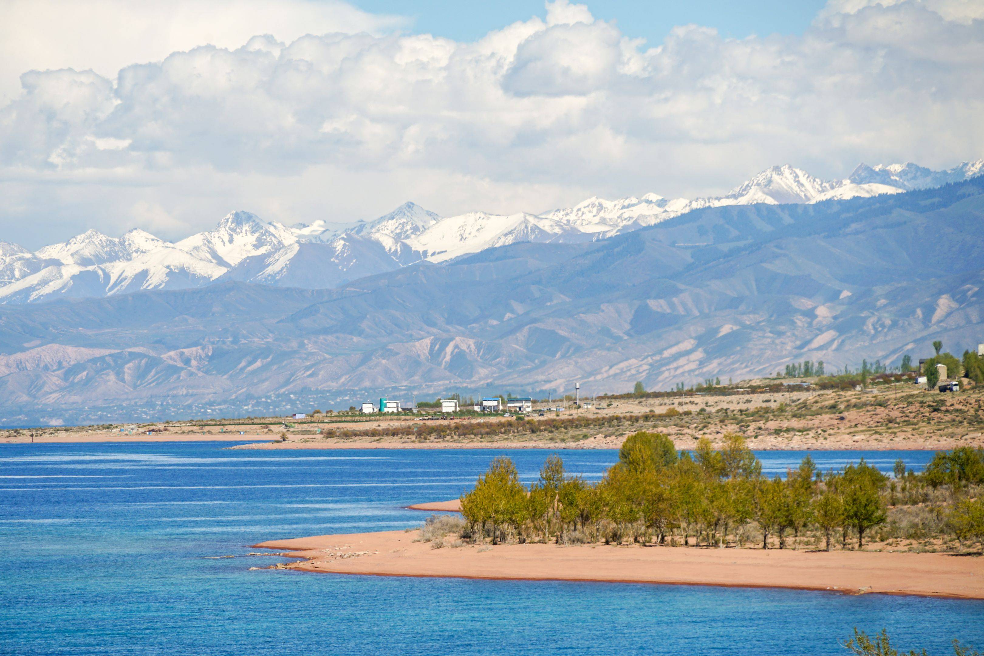Visita a Bishkek y traslado hacia Lago Issyk-Kul