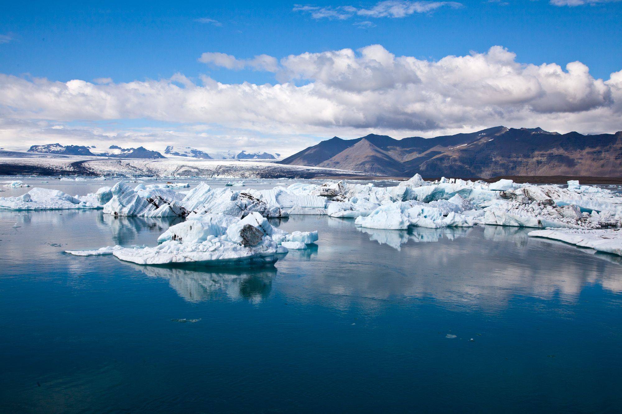 De Vatnajökull gletsjer en het ijs van ​Jökulsárlón 