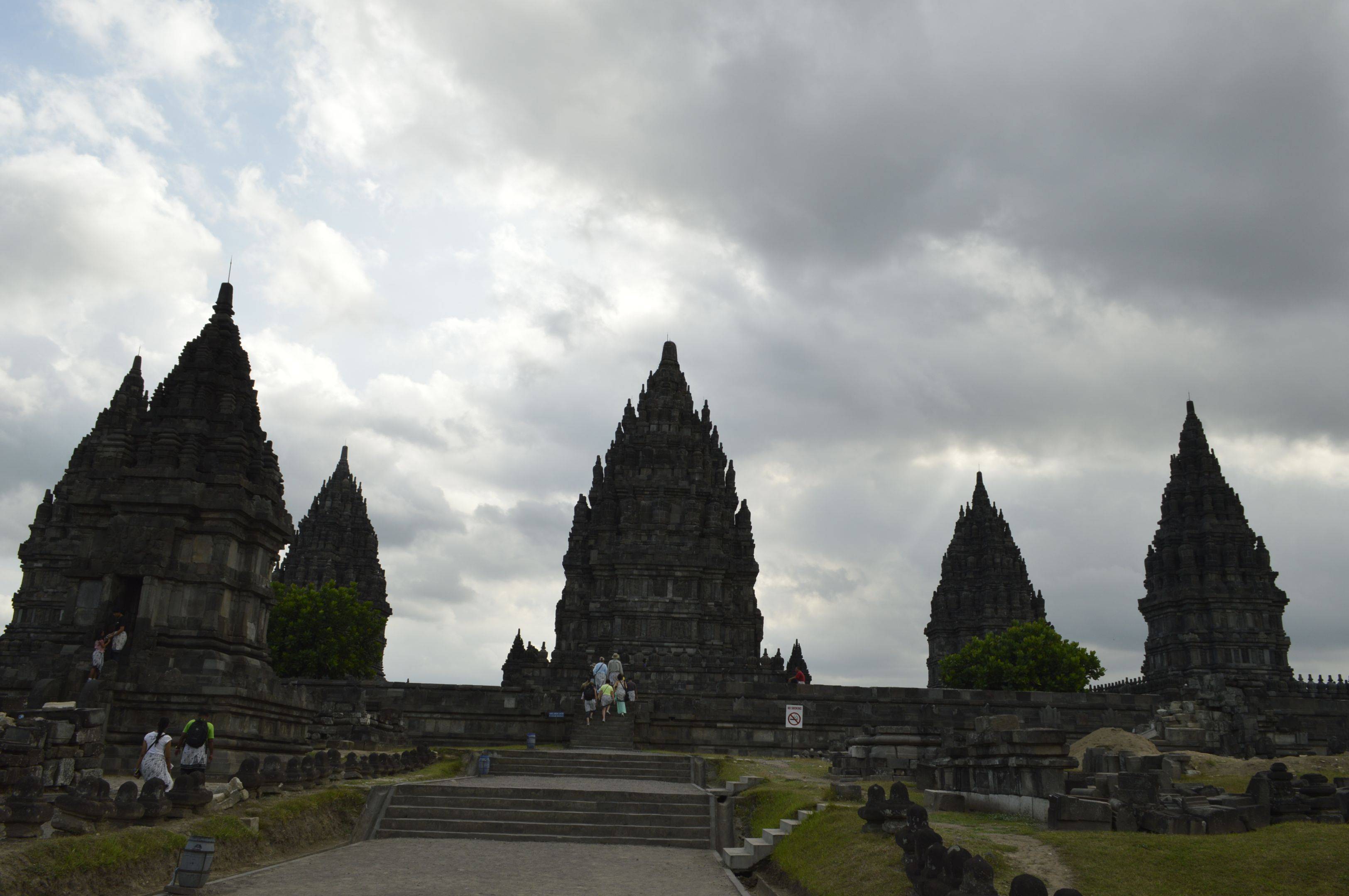 Arrivo a Yogyakarta e visita del Prambanan, il cuore di Giava
