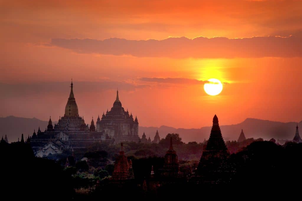 Bagan-Pagoden bis zum Horizont