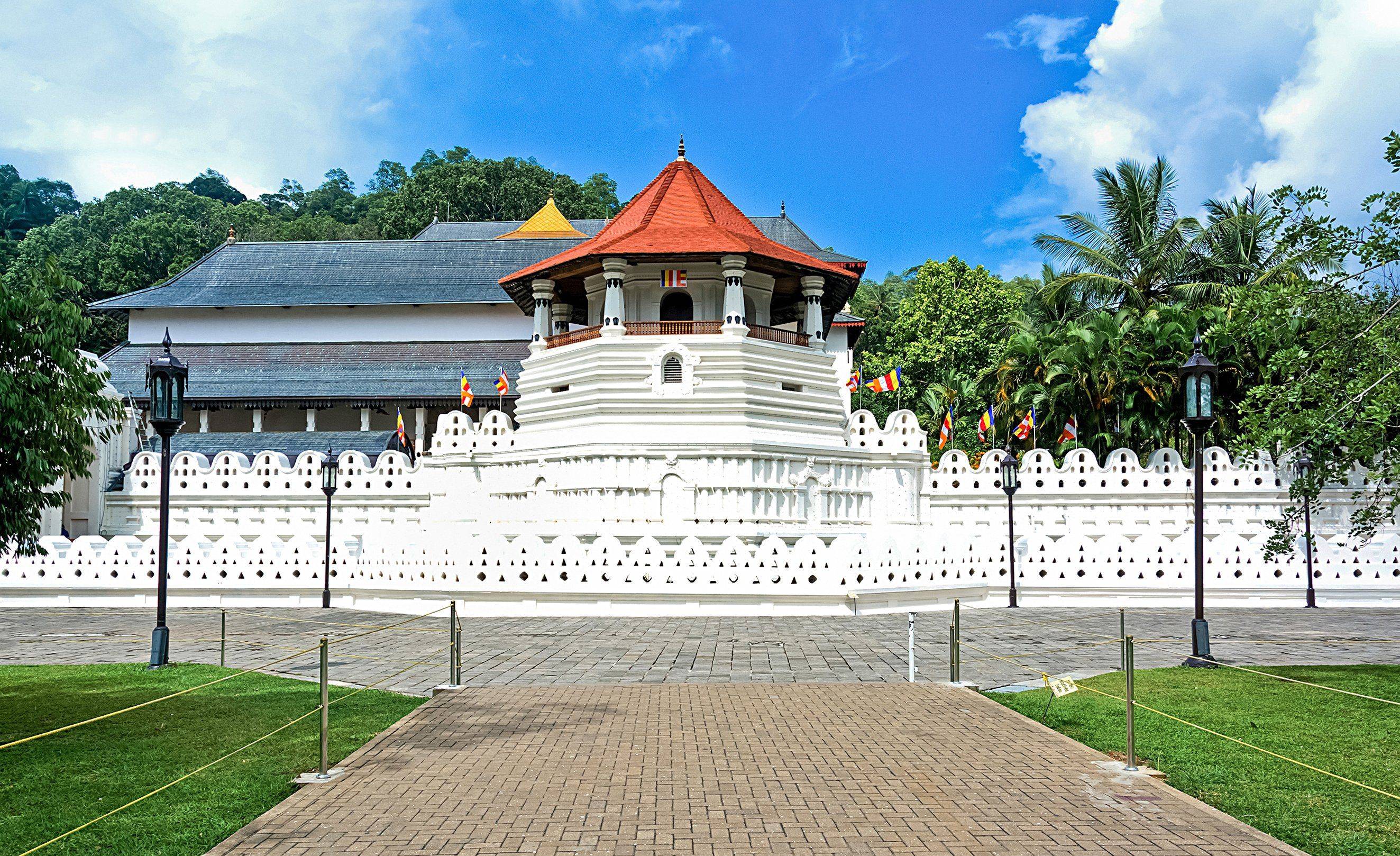 Templo del diente en Kandy y ruta hacia Negombo