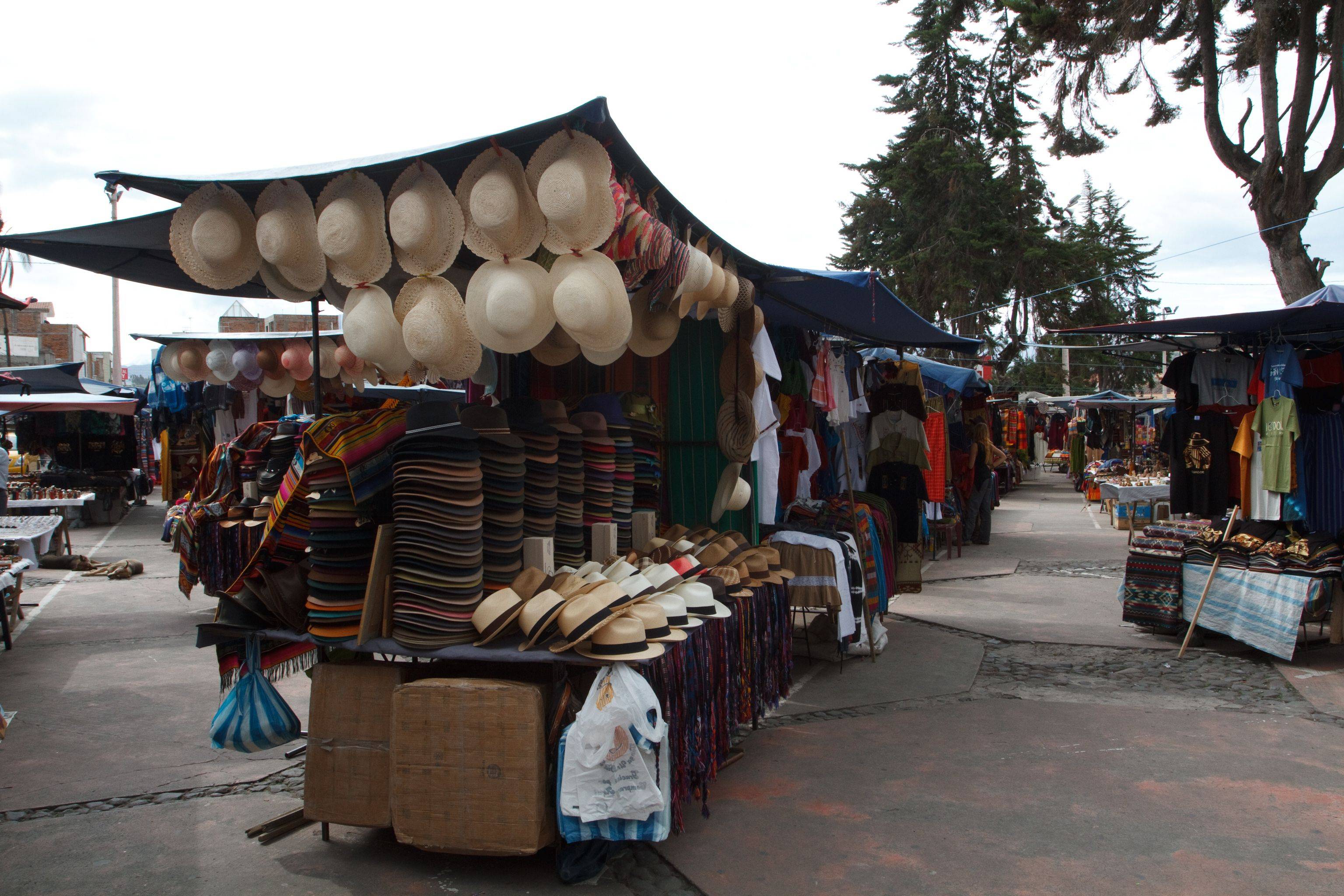 Observation de la traite des vaches et visite du marché artisanal d’Otavalo 