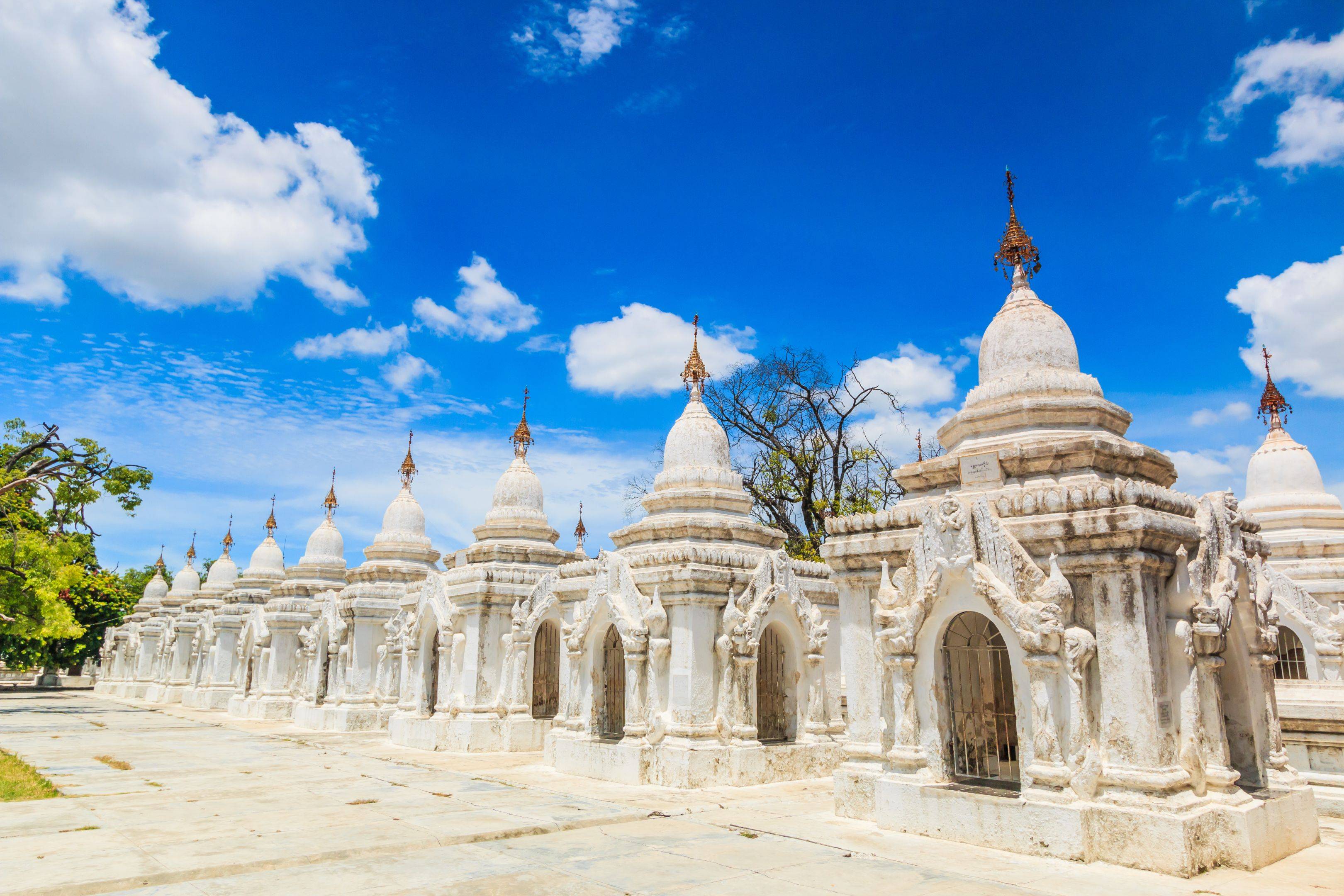 Tra le pagode di  Mandalay e di Mingun