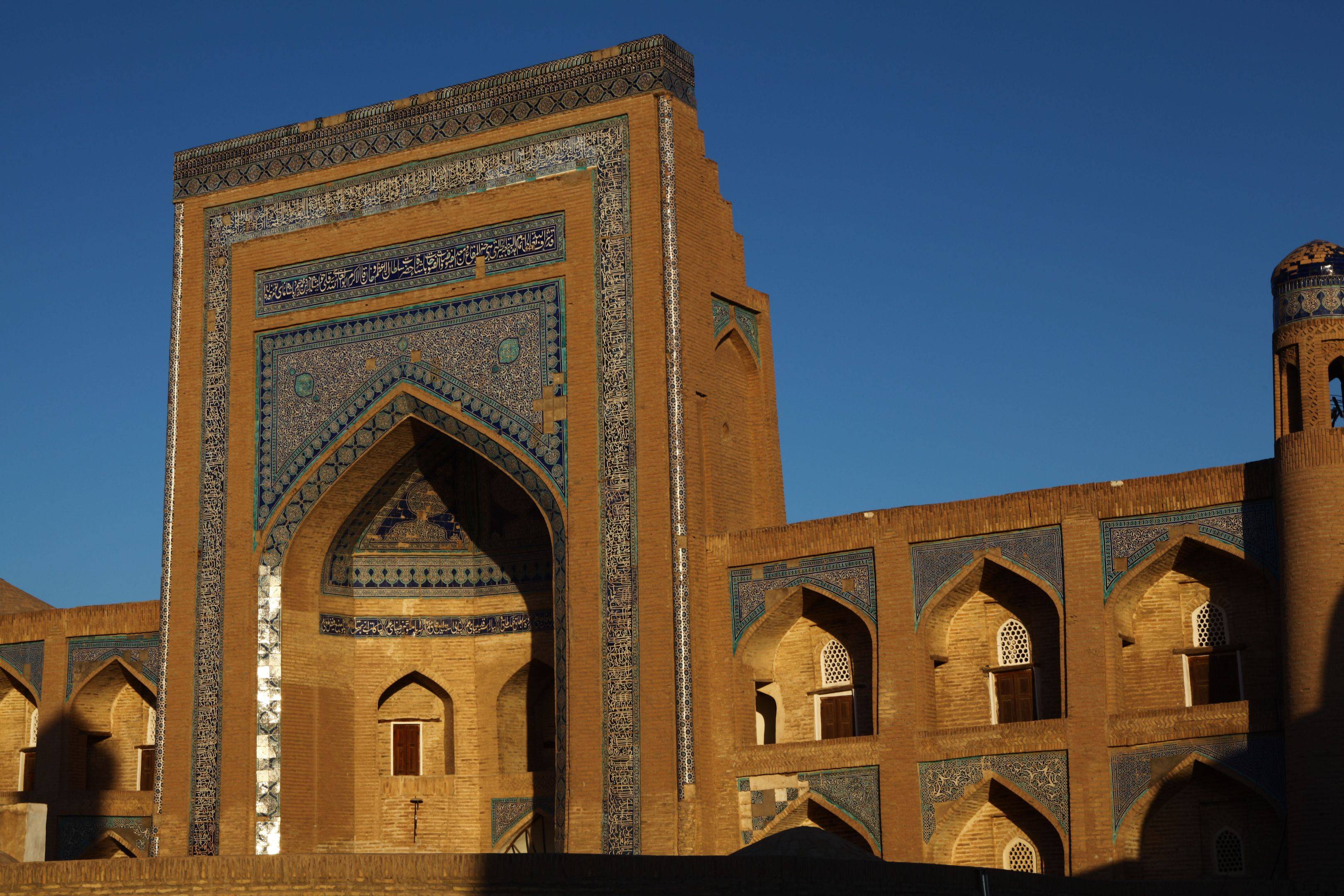 Beaux monuments et mausolées à Khiva